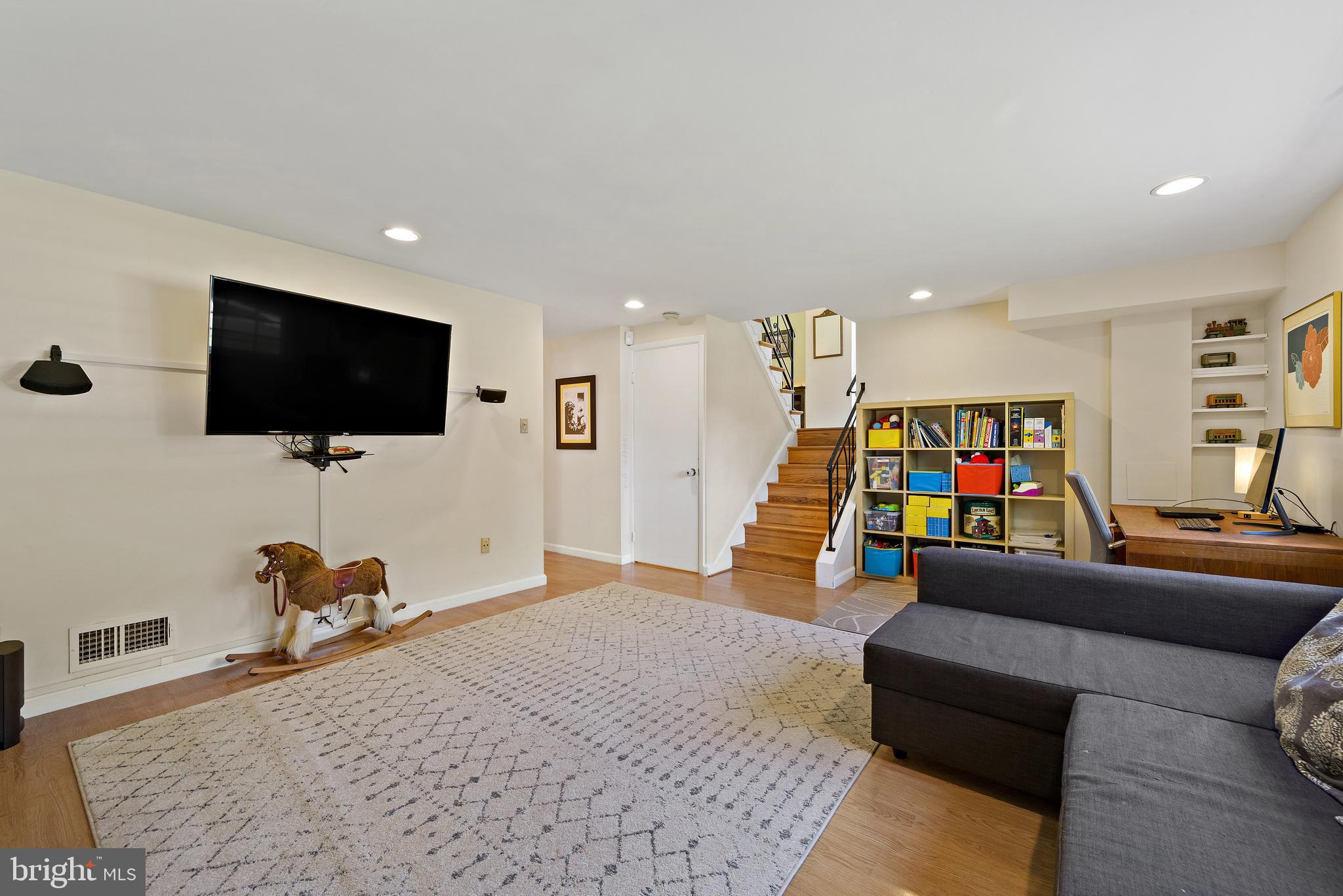 HILLANDALE HEIGHTS - Residential