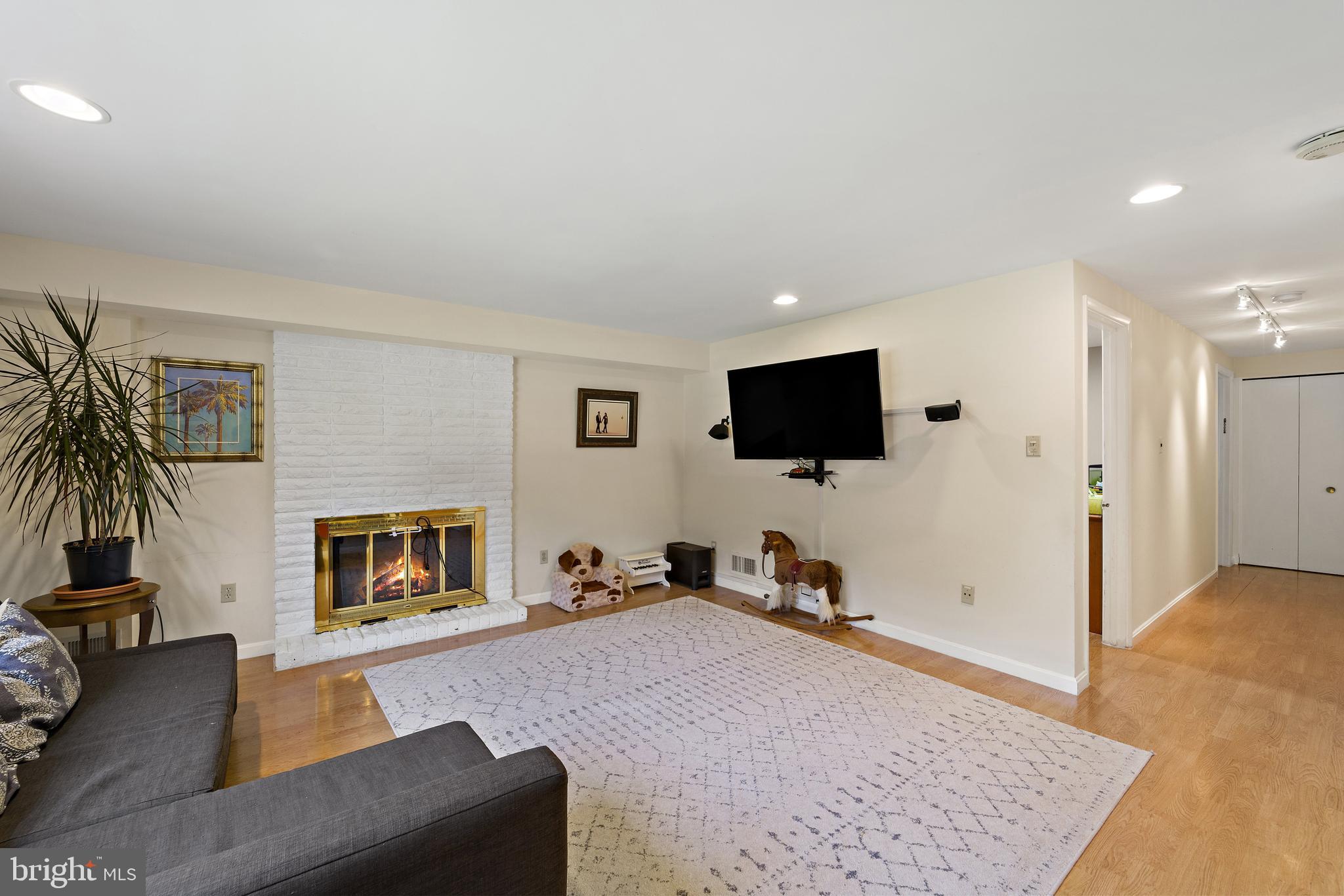 HILLANDALE HEIGHTS - Residential