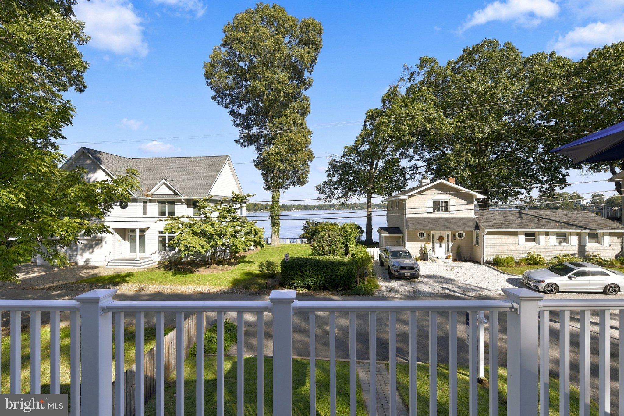 728 N RIVERSIDE DRIVE