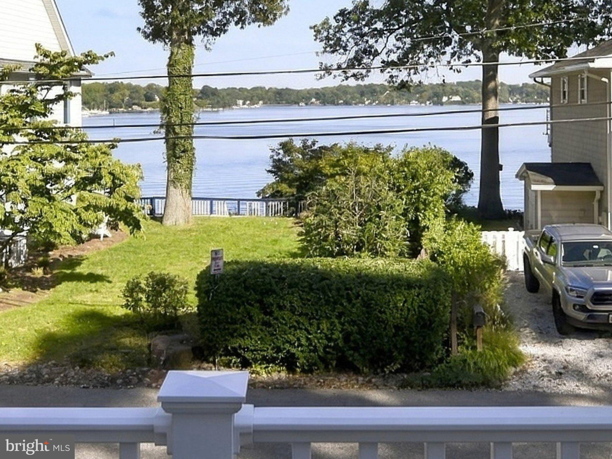 728 N RIVERSIDE DRIVE