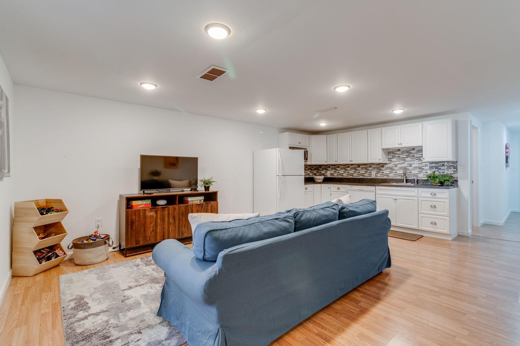 127 PEPPERTON COURT