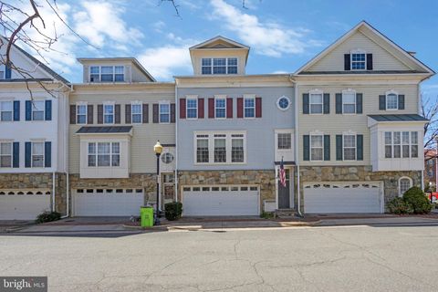 Townhouse For Rent - 5114 Vos Lane<br/> ALEXANDRIA, VA 22304