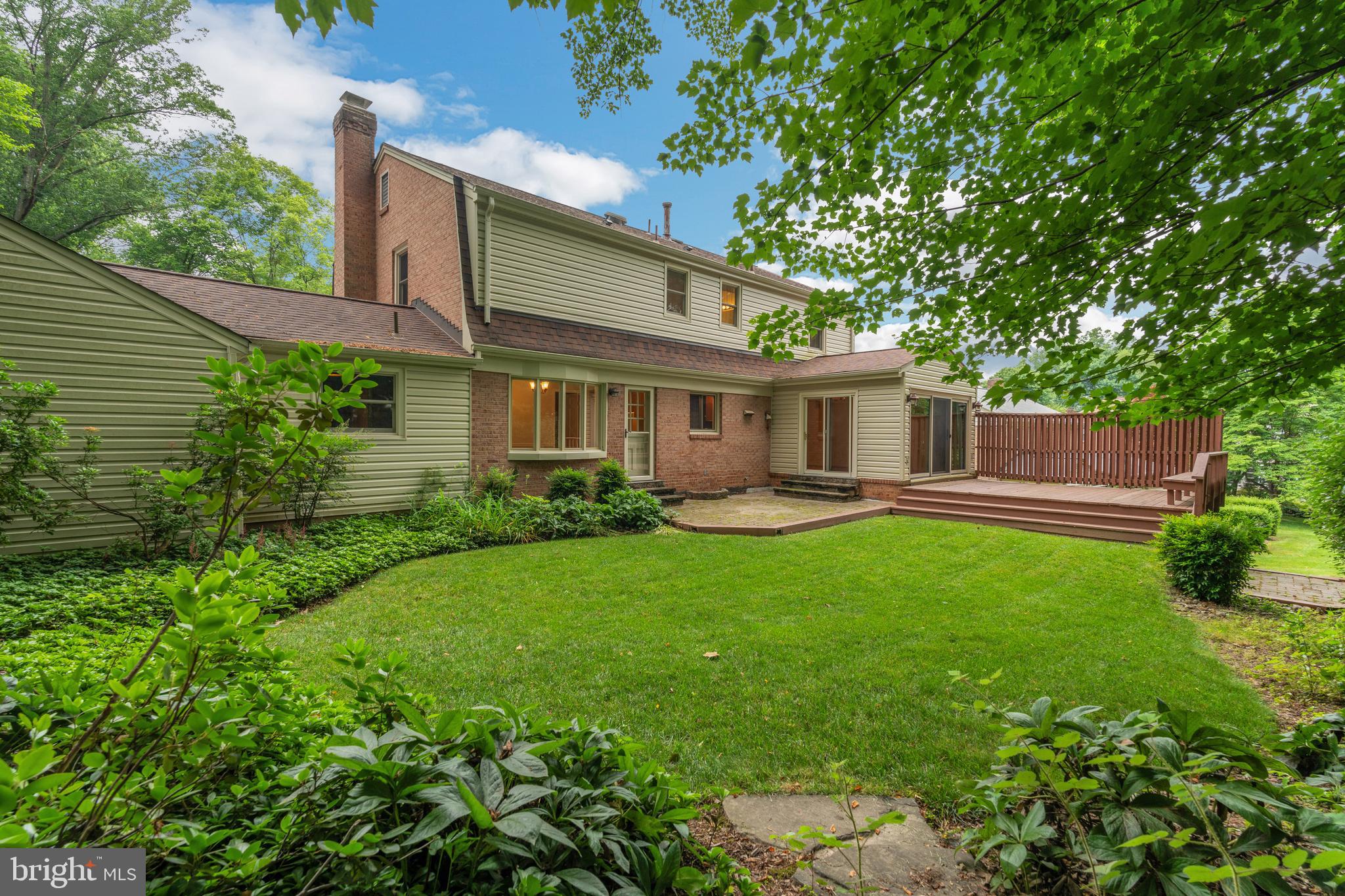 SHERWOOD FOREST MANOR - Residential