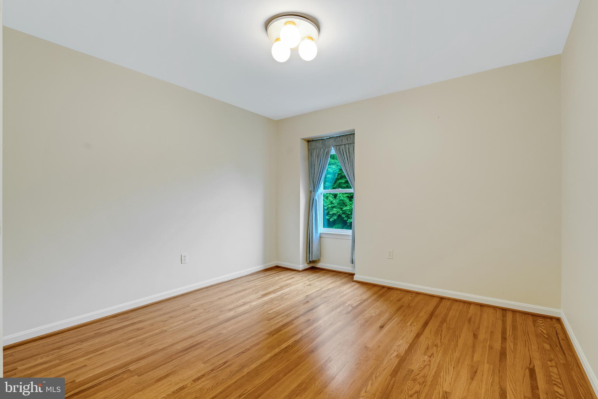 SHERWOOD FOREST MANOR - Residential