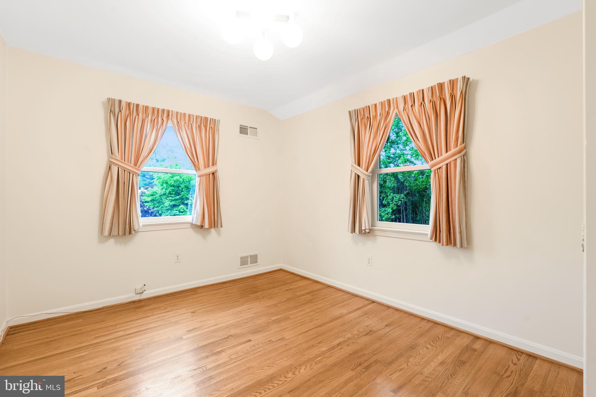 SHERWOOD FOREST MANOR - Residential