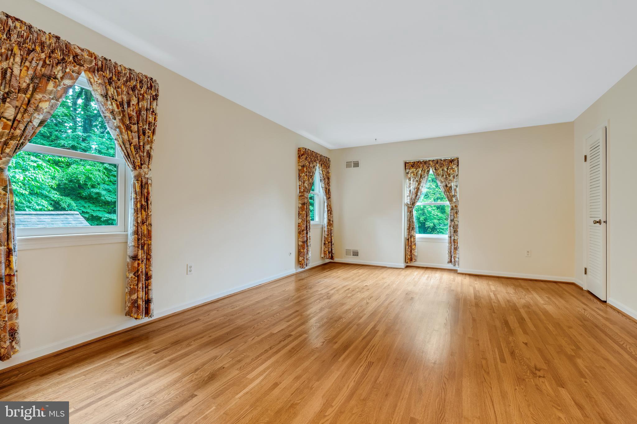 SHERWOOD FOREST MANOR - Residential