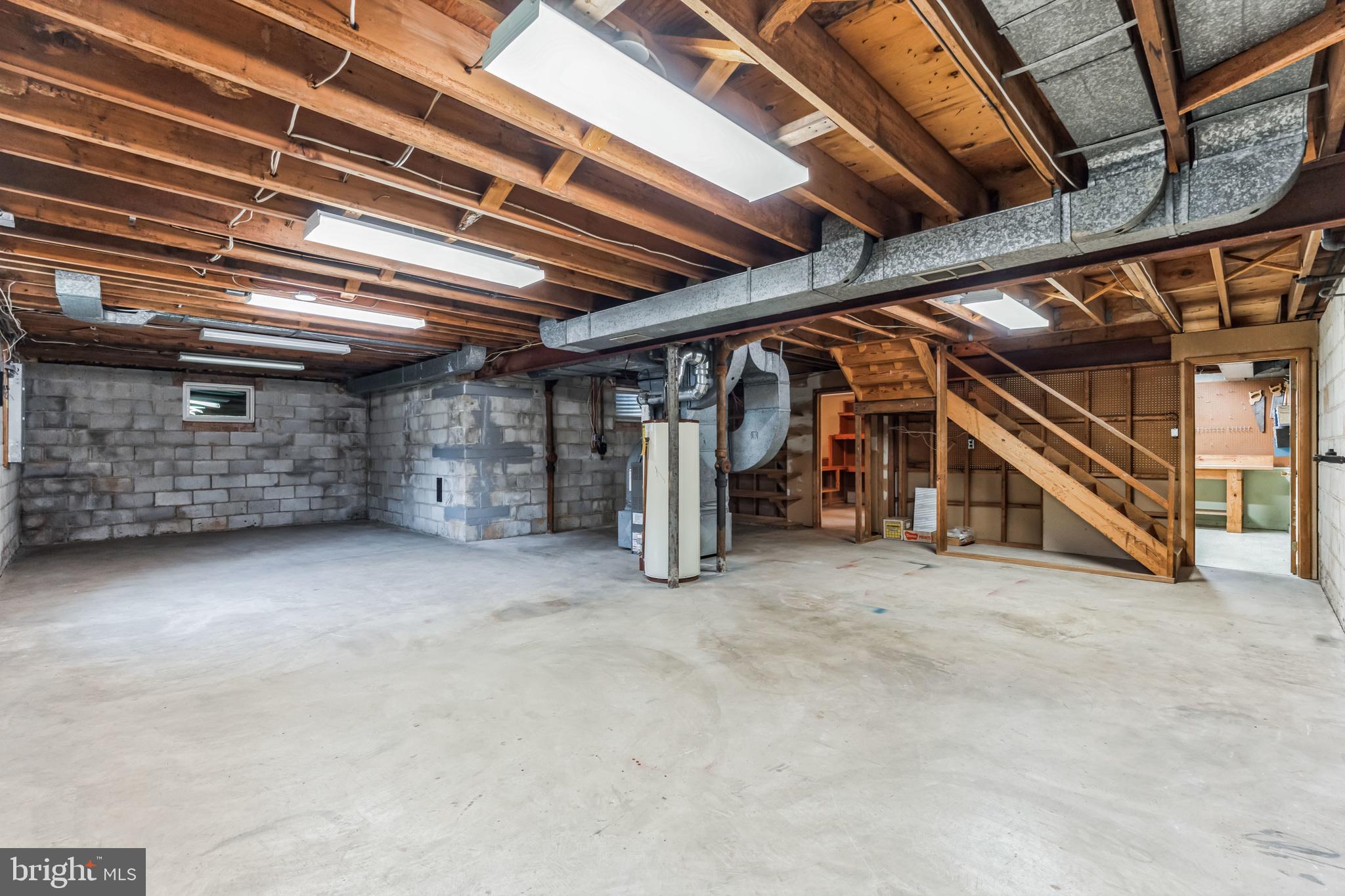 SHERWOOD FOREST MANOR - Residential