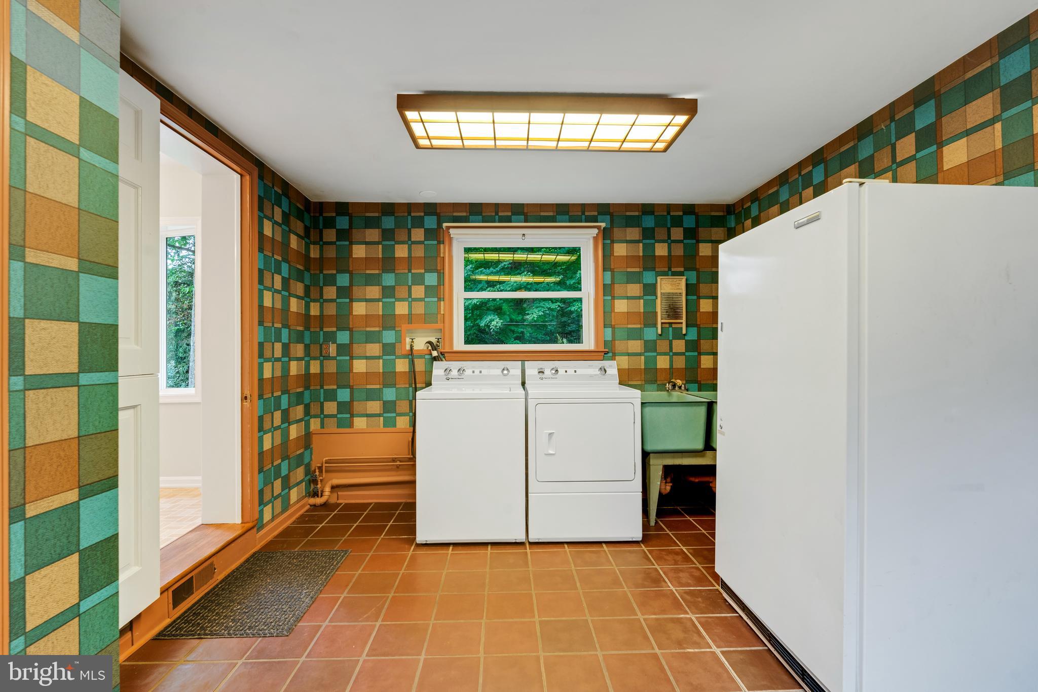 SHERWOOD FOREST MANOR - Residential