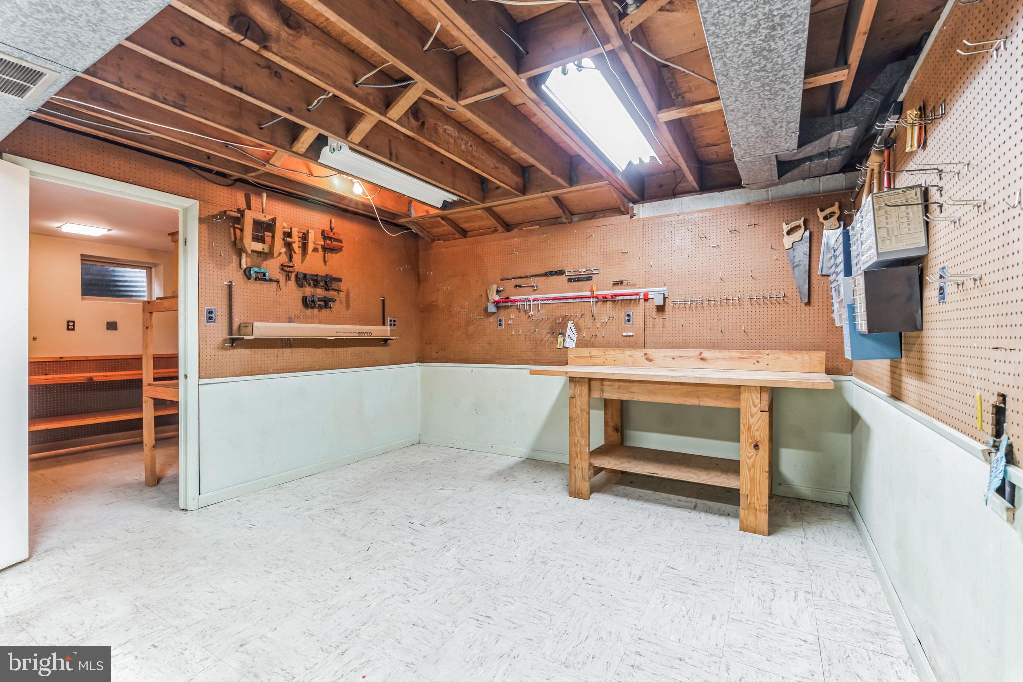 SHERWOOD FOREST MANOR - Residential