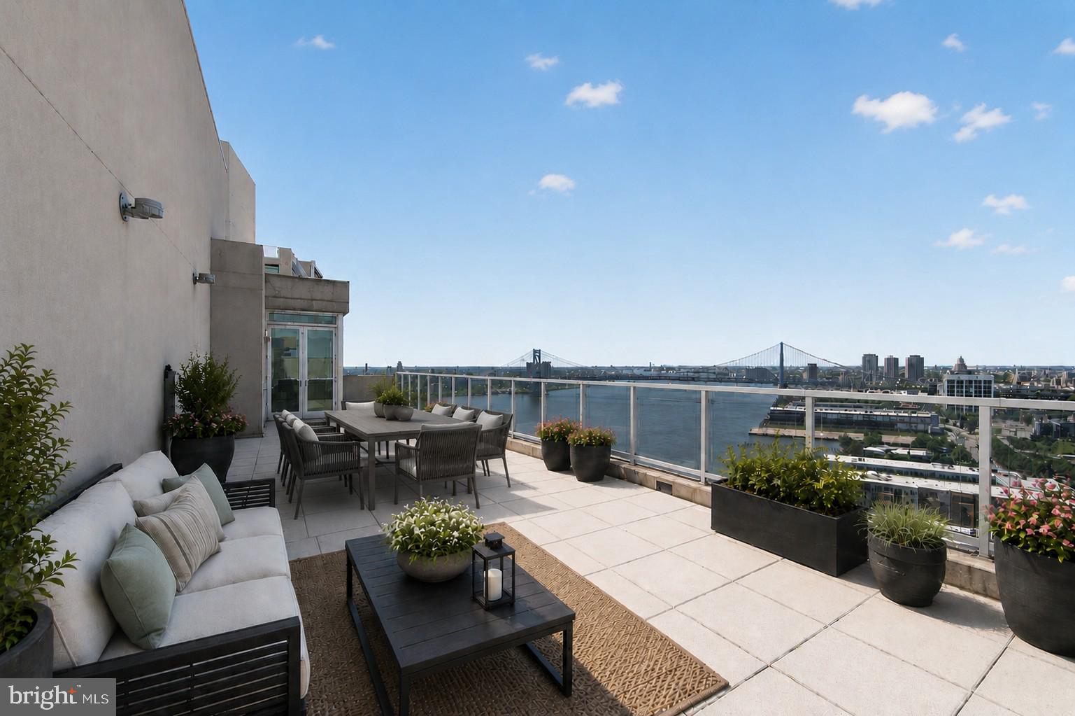 901 N PENN STREET 00 F2101