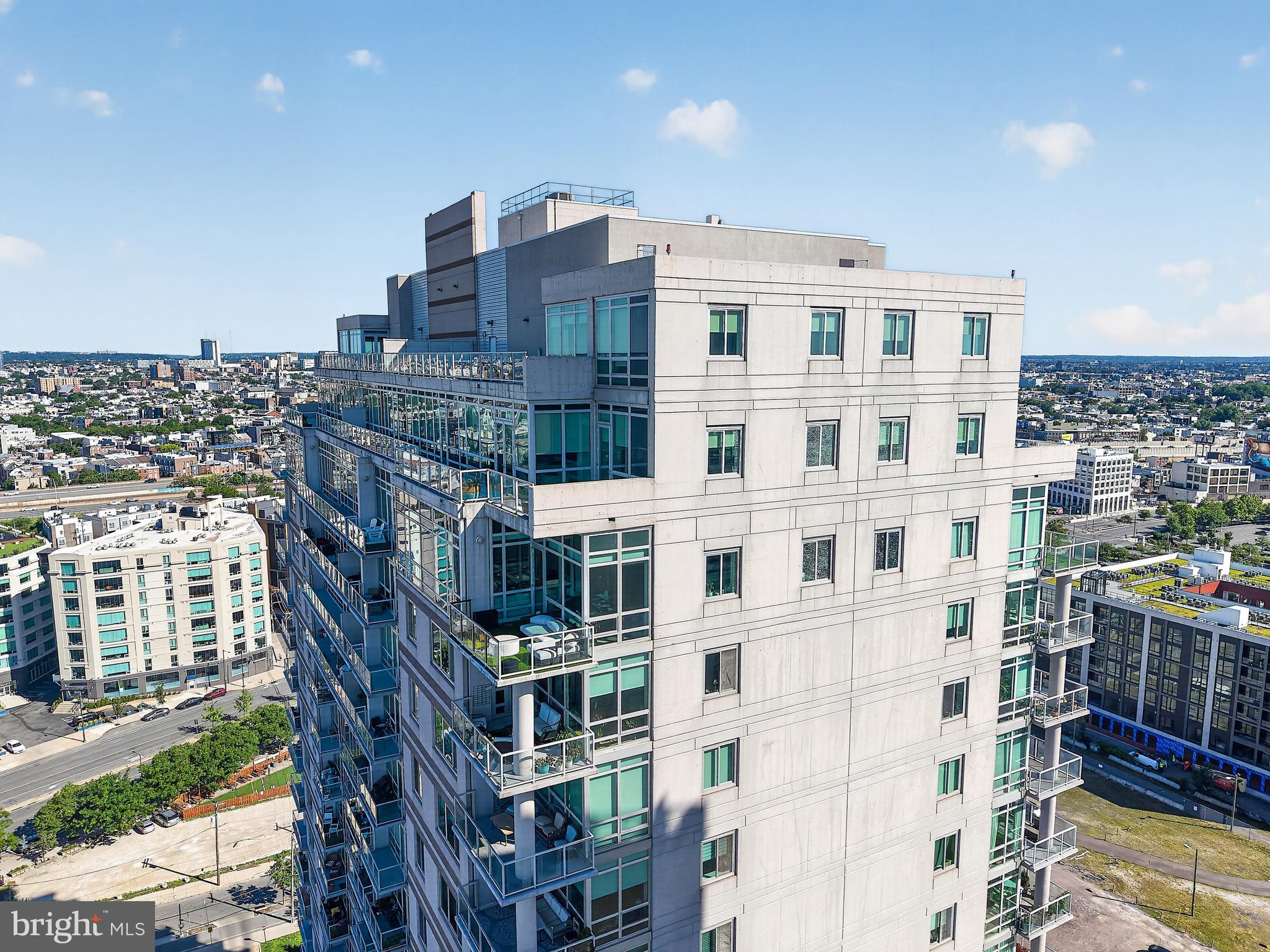 901 N PENN STREET 00 F2101