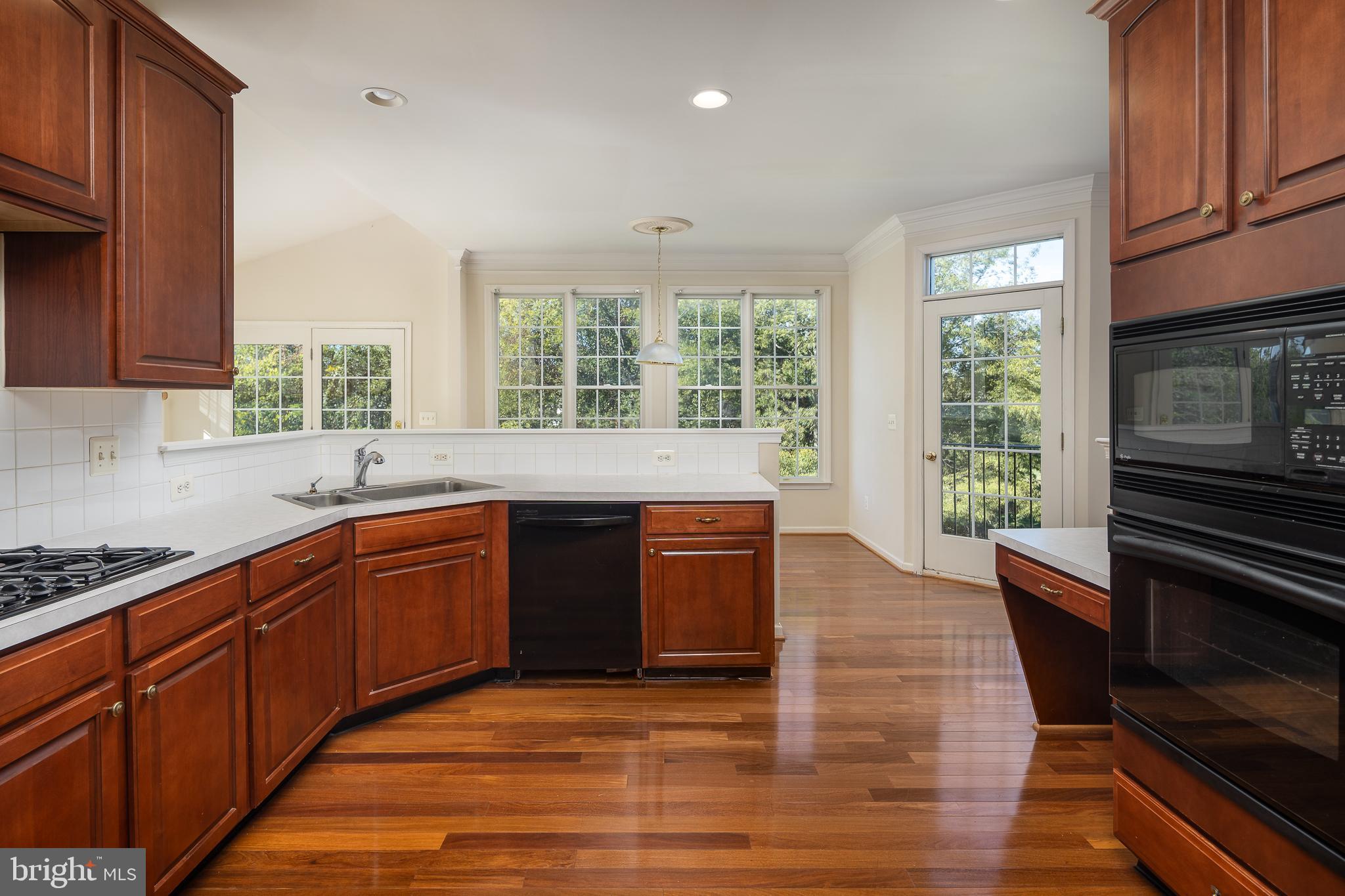 DOMINION VALLEY COUNTRY CLUB - Residential Lease