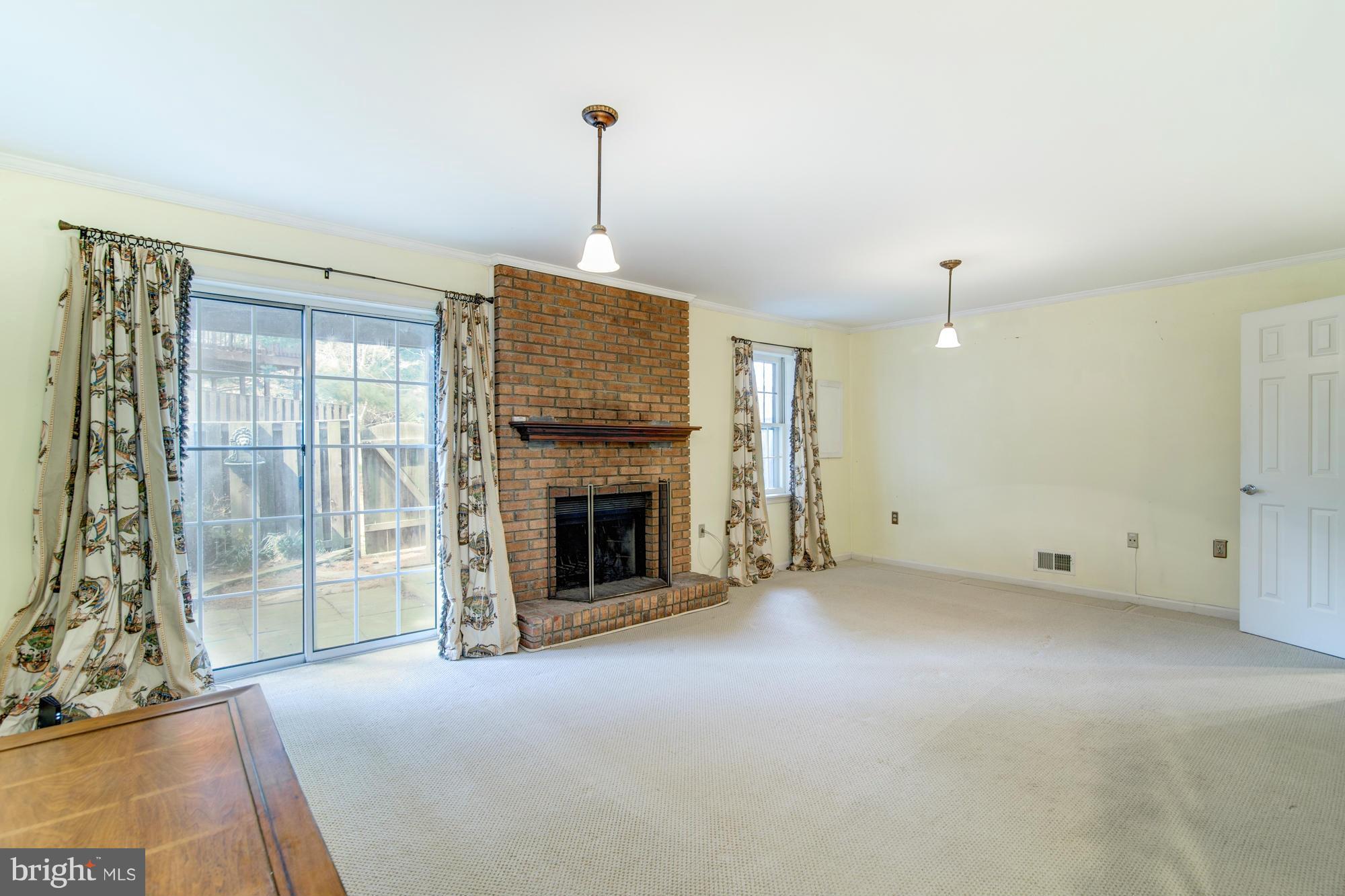 PINECREST - Residential