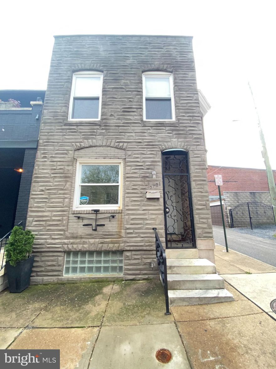 Don't miss this end of the group townhouse in the neighborhood of Highlandtown. Enjoy the open and airy floorplan offering 1 bedroom and 1 bath on the first floor and 1 bedroom and 1 bath on the second floor.  The middle atrium adds light and space to this dramatic, spacious home,