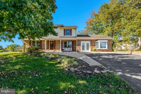 Photo of 4808 Chucks Place, GAINESVILLE, VA 20155 (MLS # VAPW2131392)