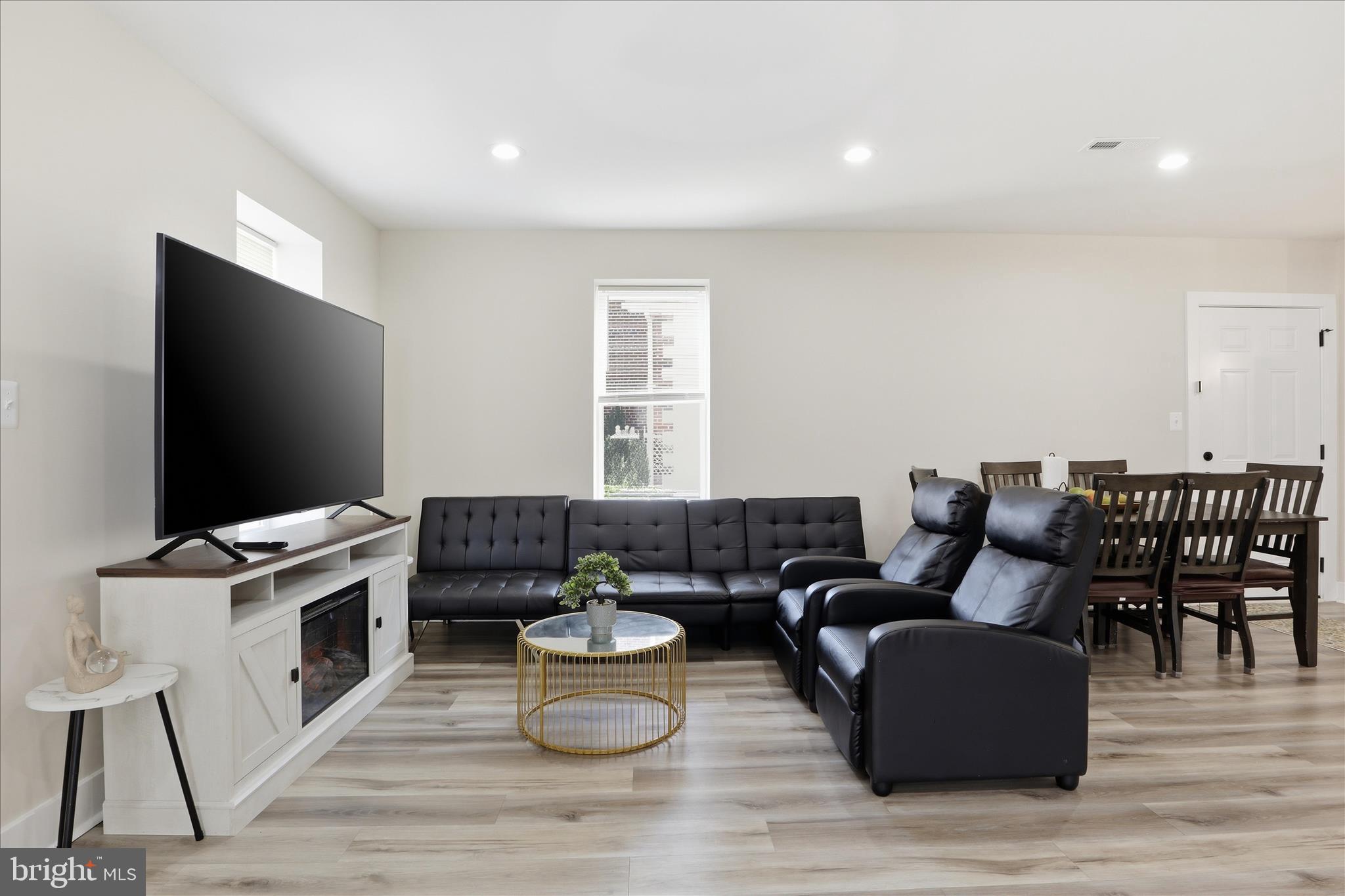 GRAY MANOR - Residential