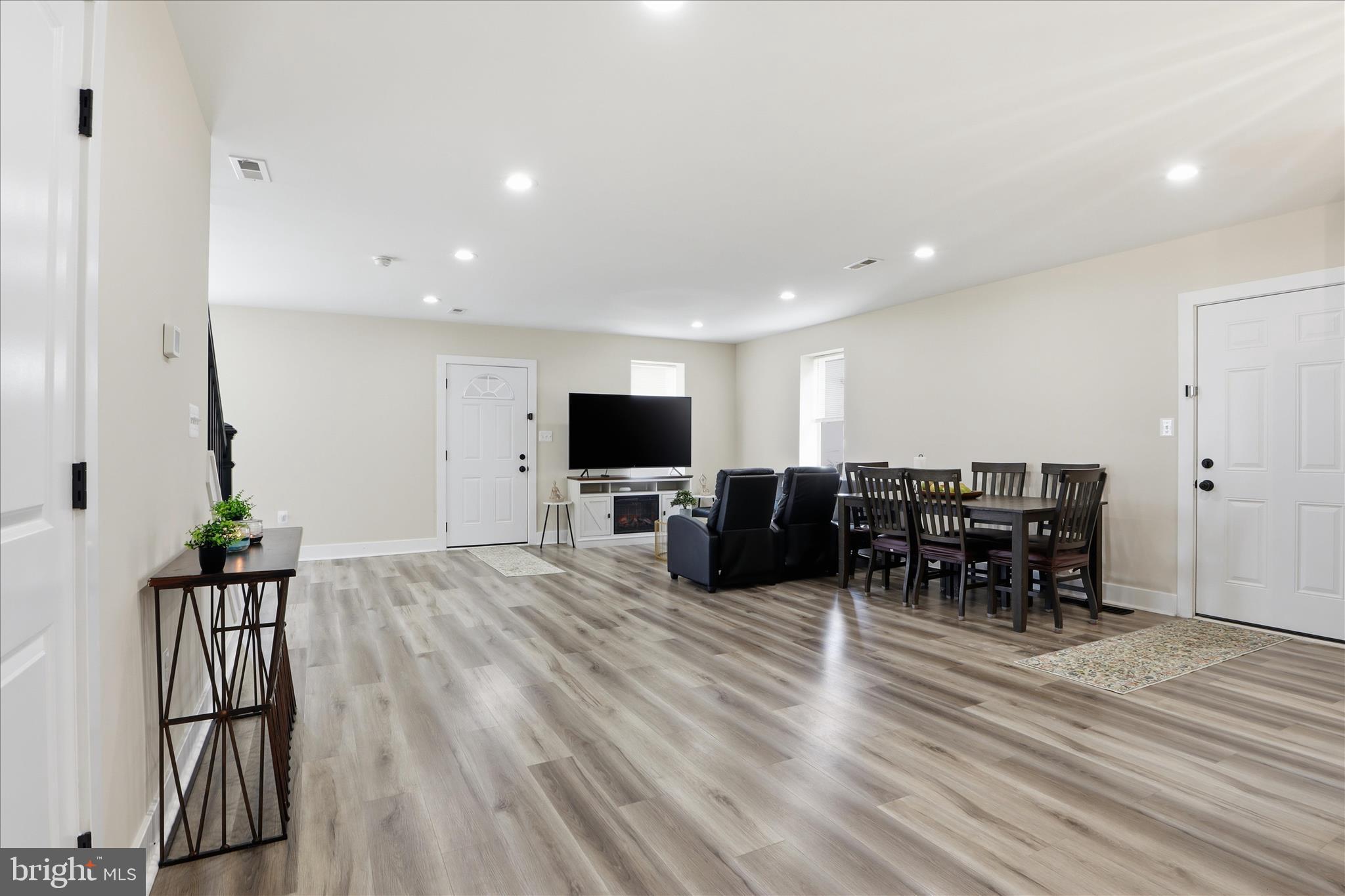 GRAY MANOR - Residential