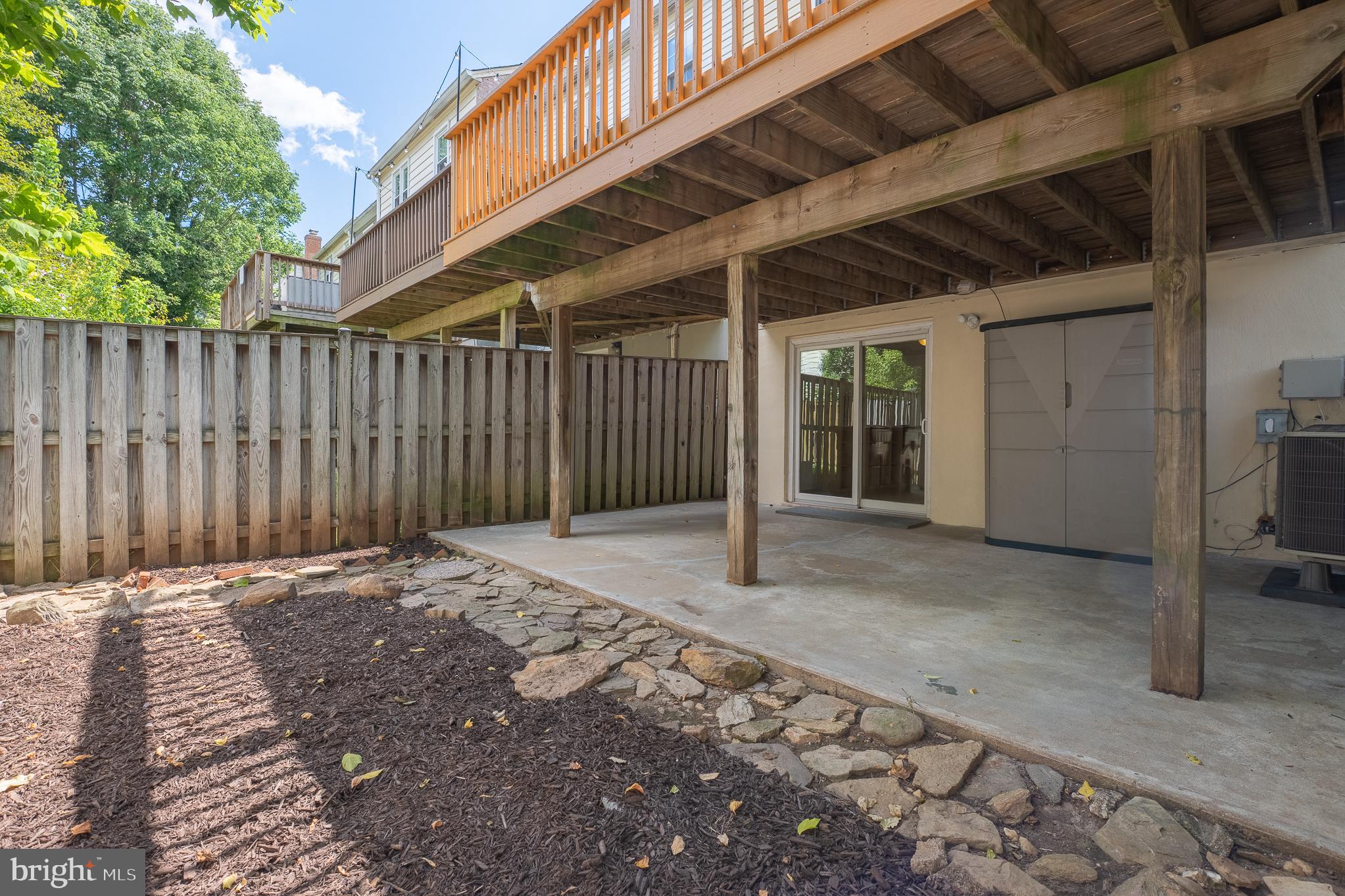 ROCKSHIRE TOWNHOMES - Residential