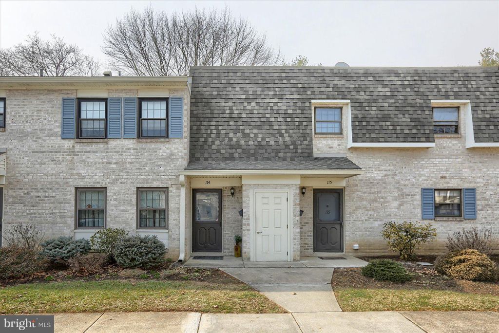 Photo of 114 Valleybrook Drive #114, Lancaster, PA 17601 (MLS # PALA2047106)