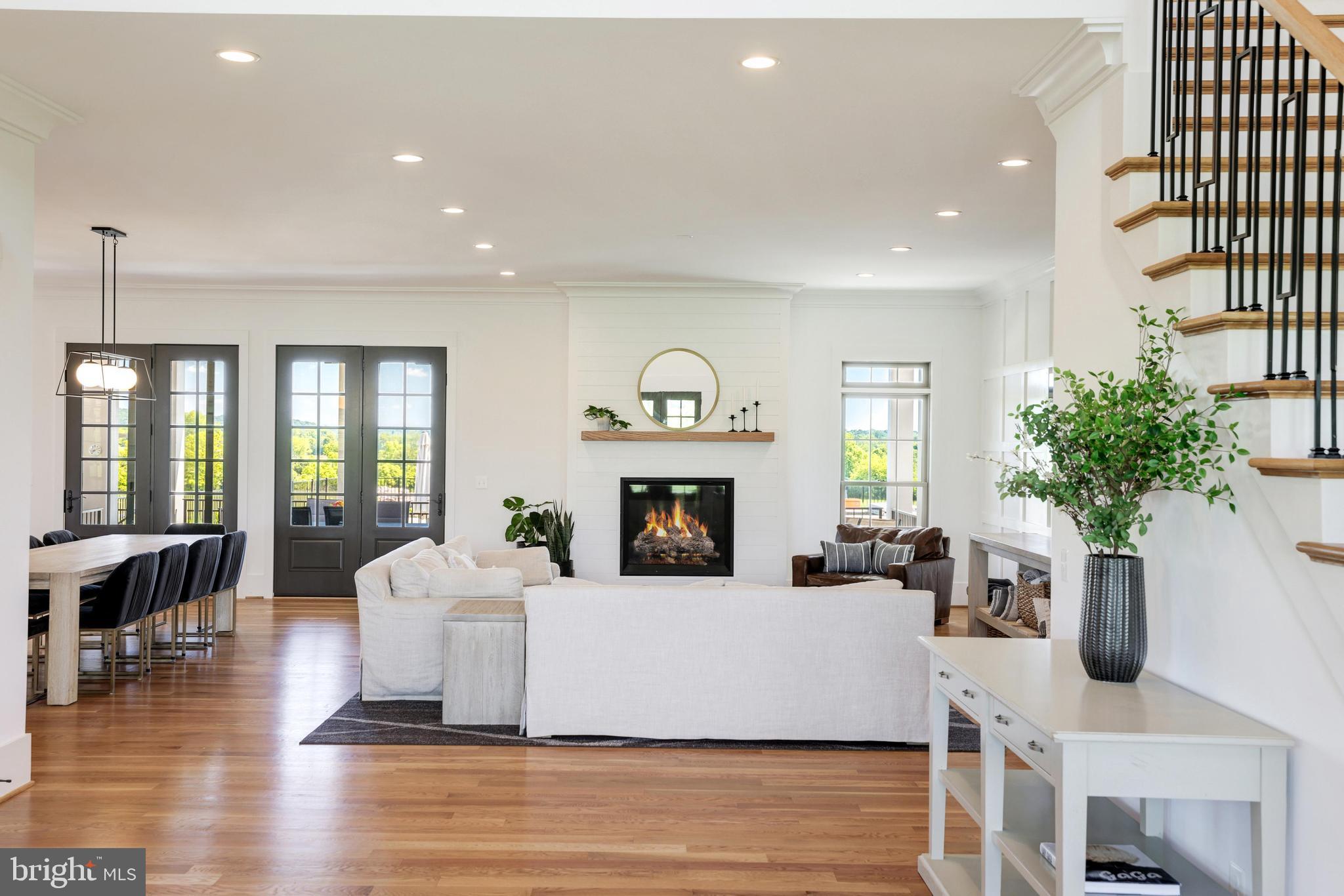 LEE'S CROSSING - Residential