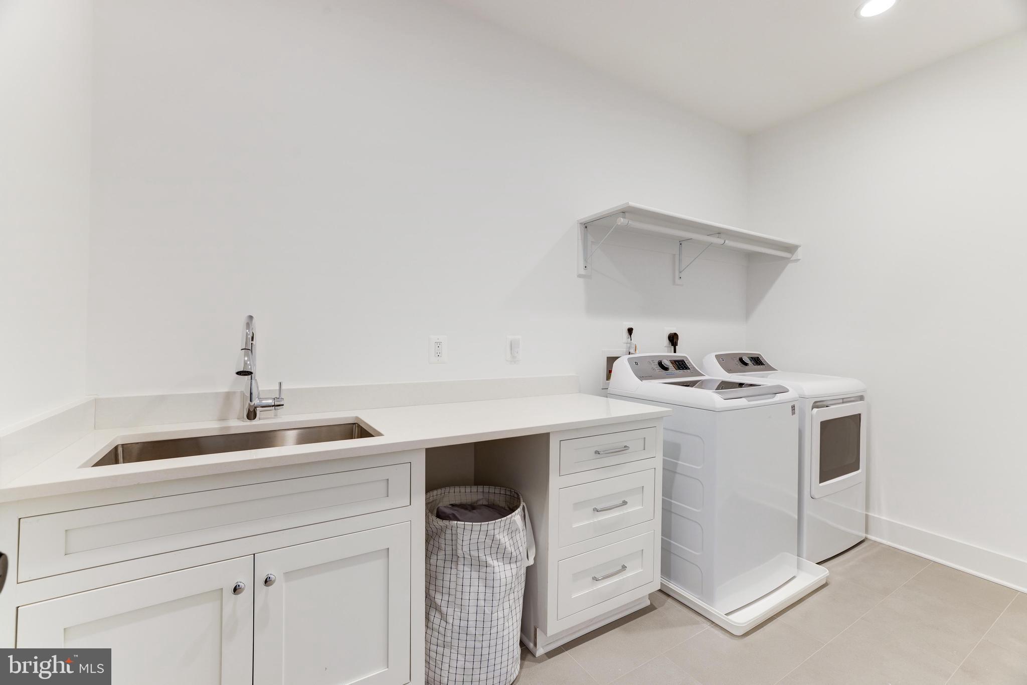 LEE'S CROSSING - Residential