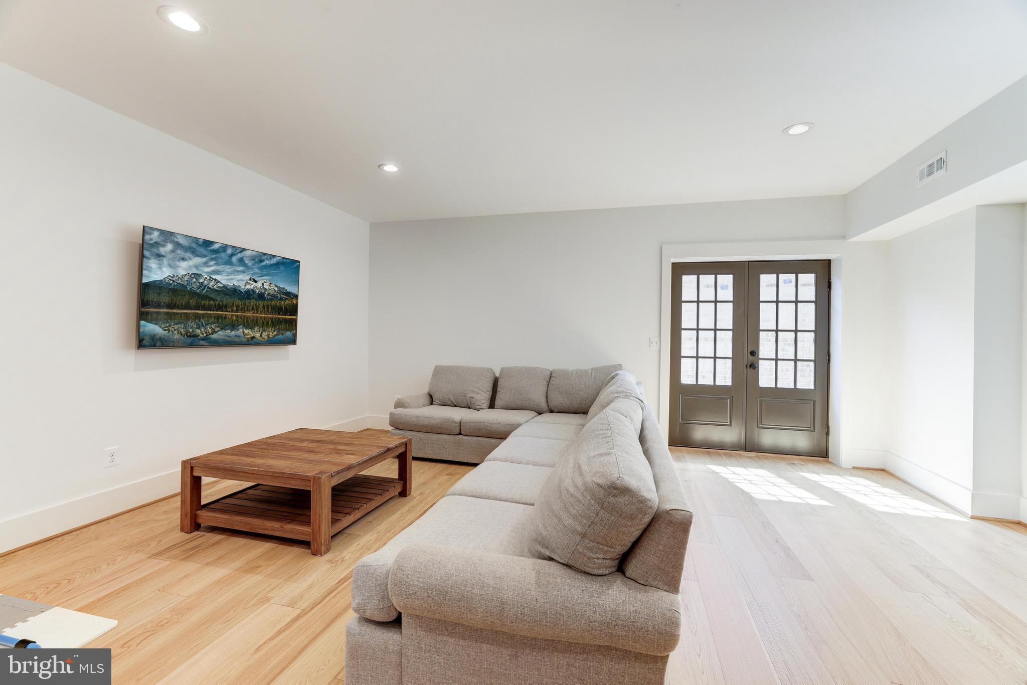 LEE'S CROSSING - Residential