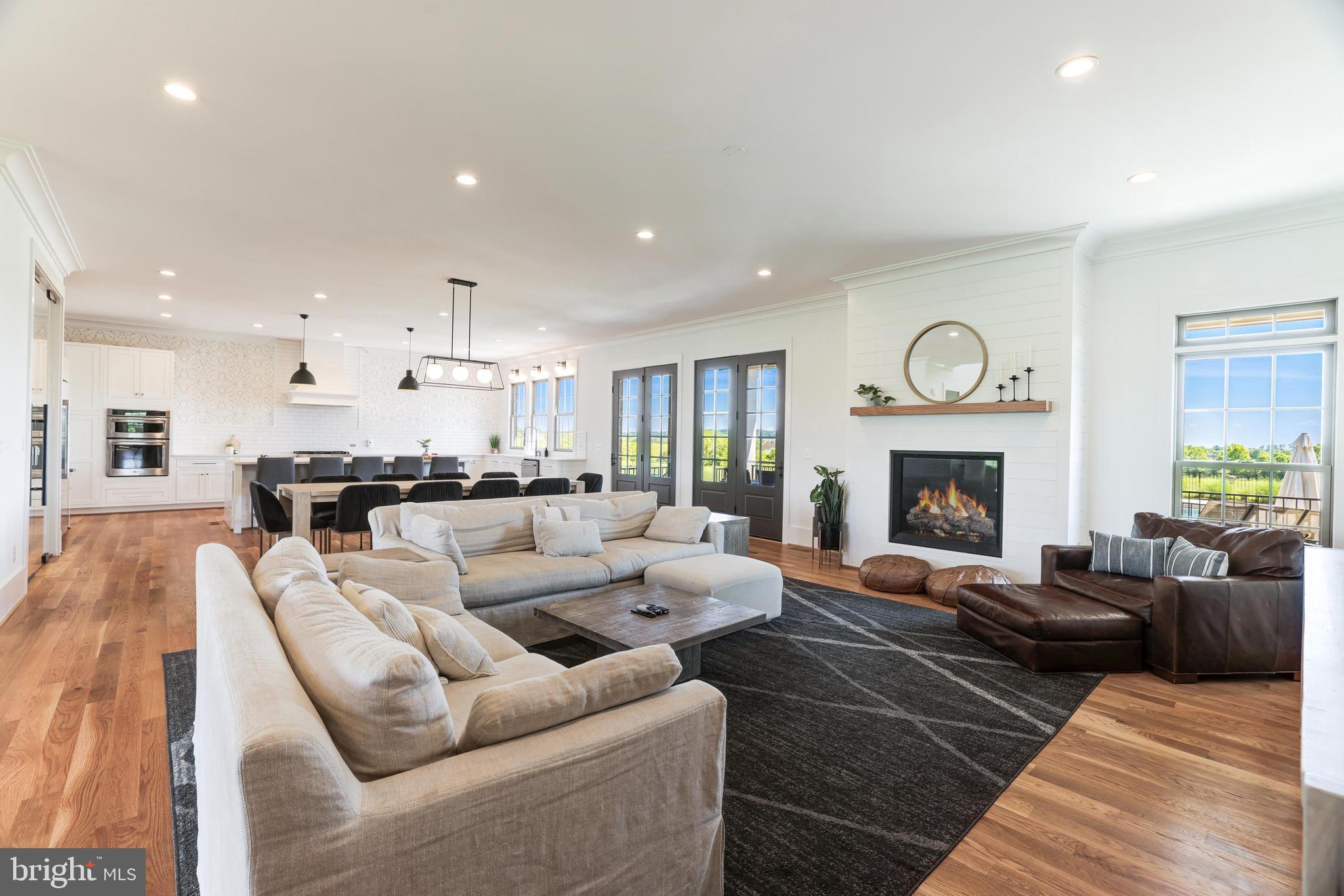 LEE'S CROSSING - Residential