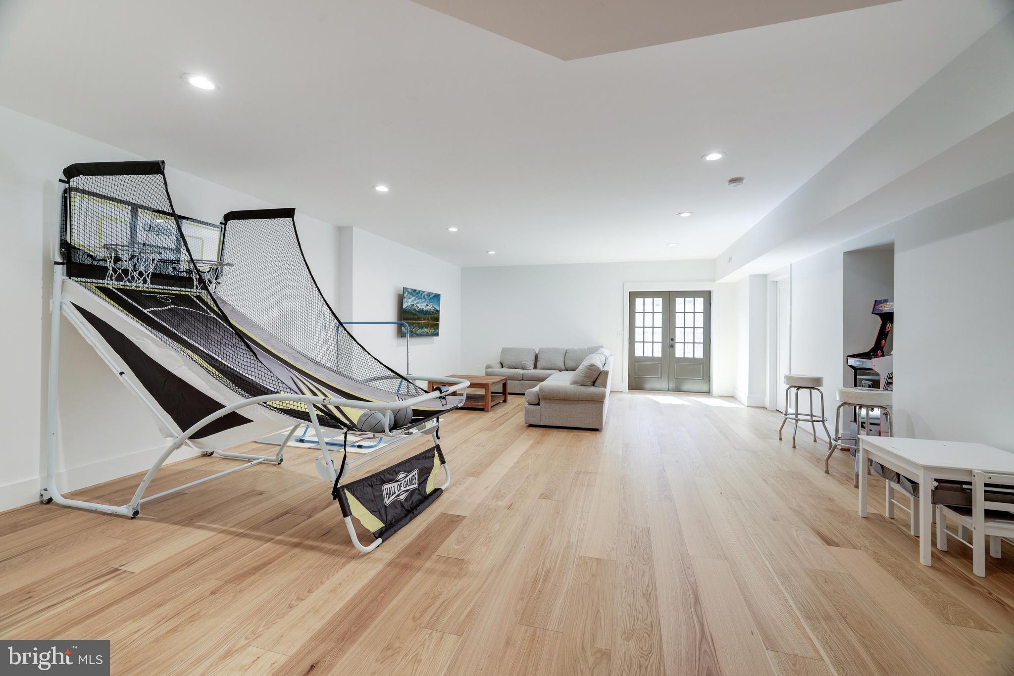 LEE'S CROSSING - Residential