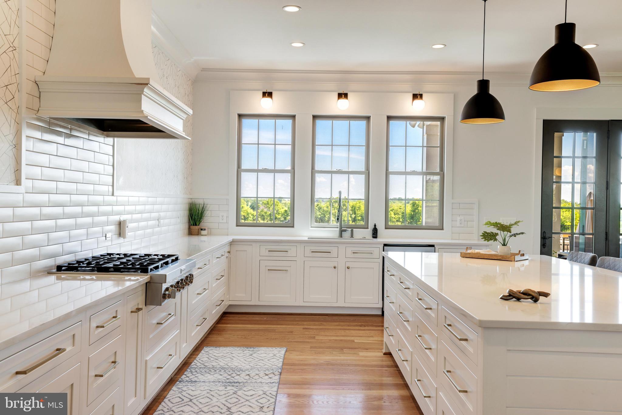 LEE'S CROSSING - Residential