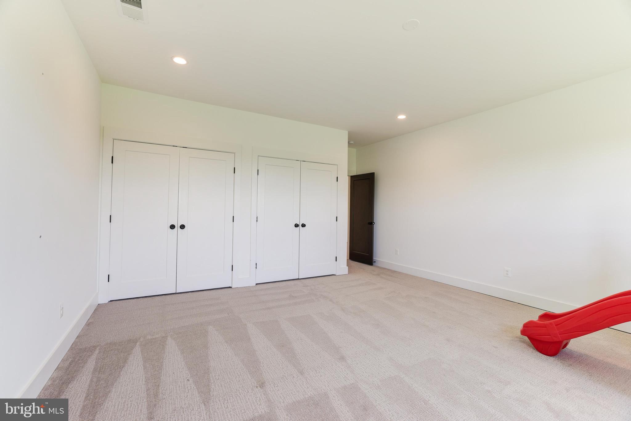 LEE'S CROSSING - Residential