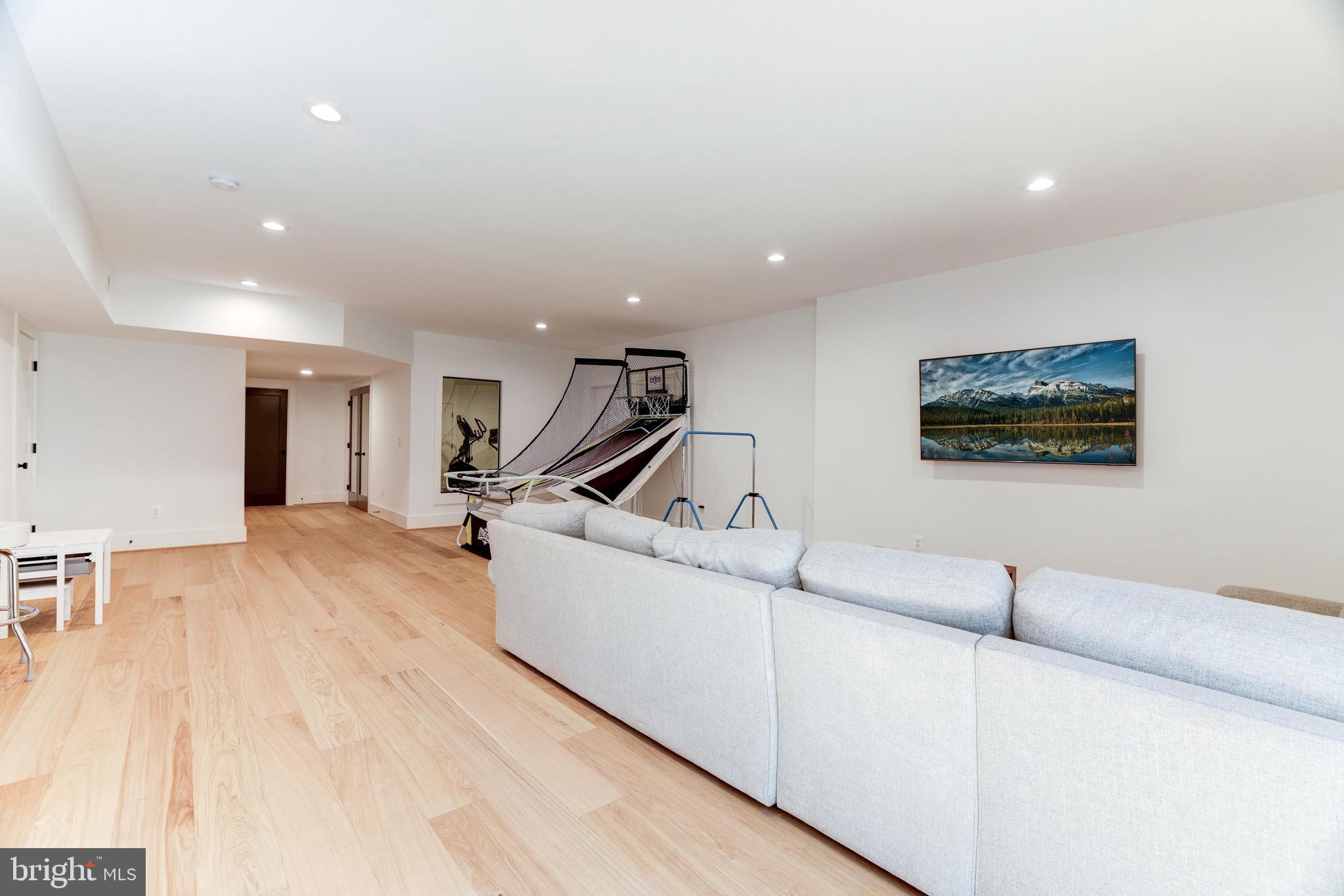 LEE'S CROSSING - Residential