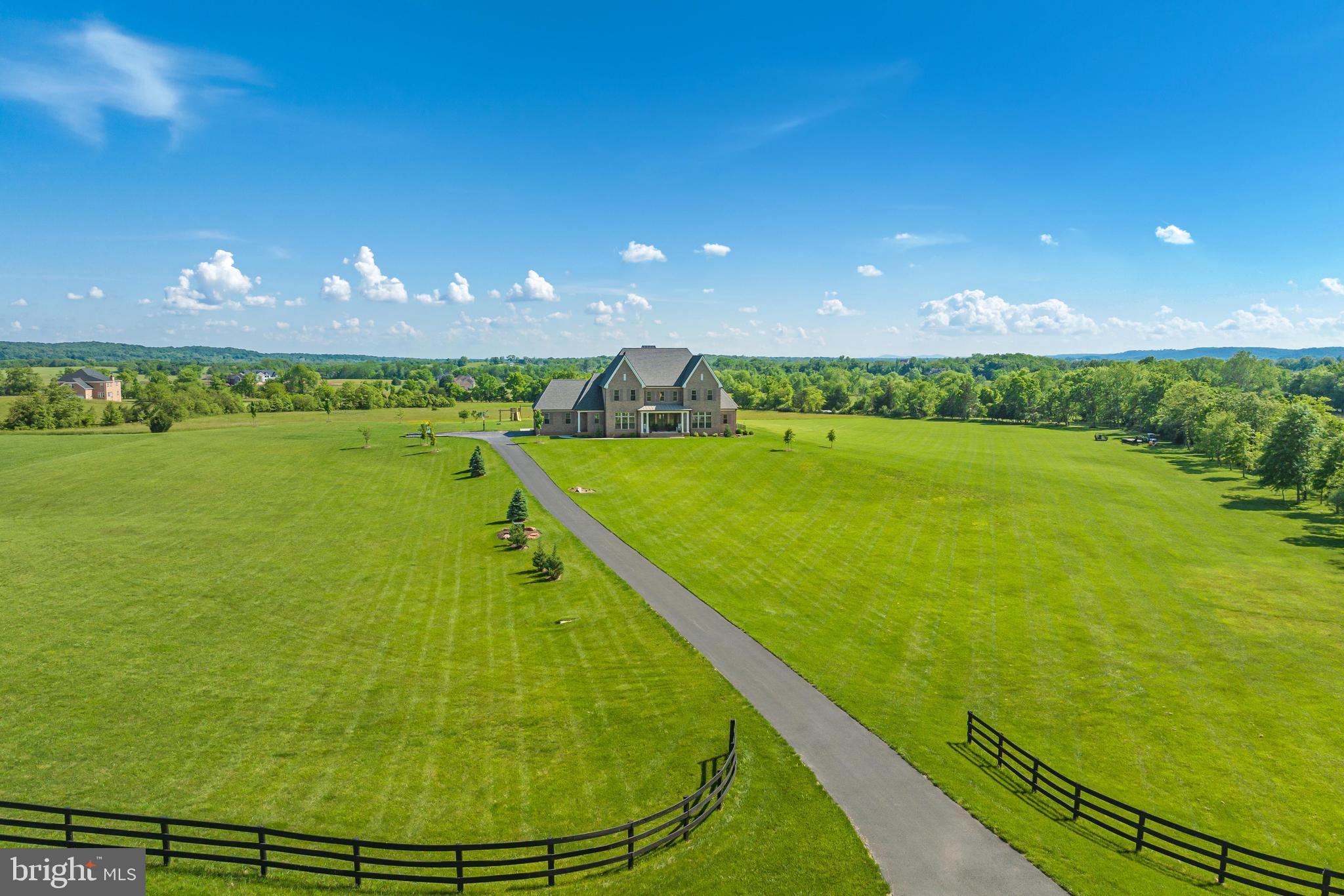 LEE'S CROSSING - Residential