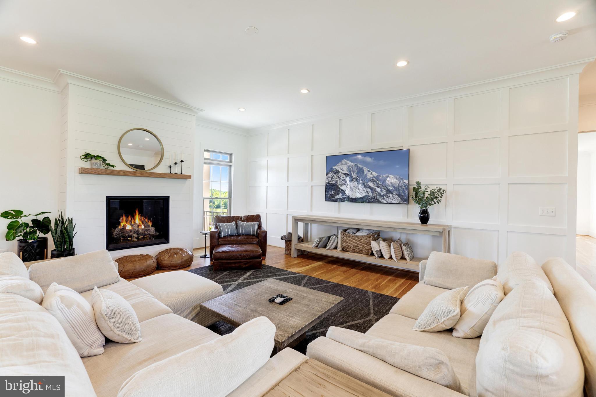 LEE'S CROSSING - Residential