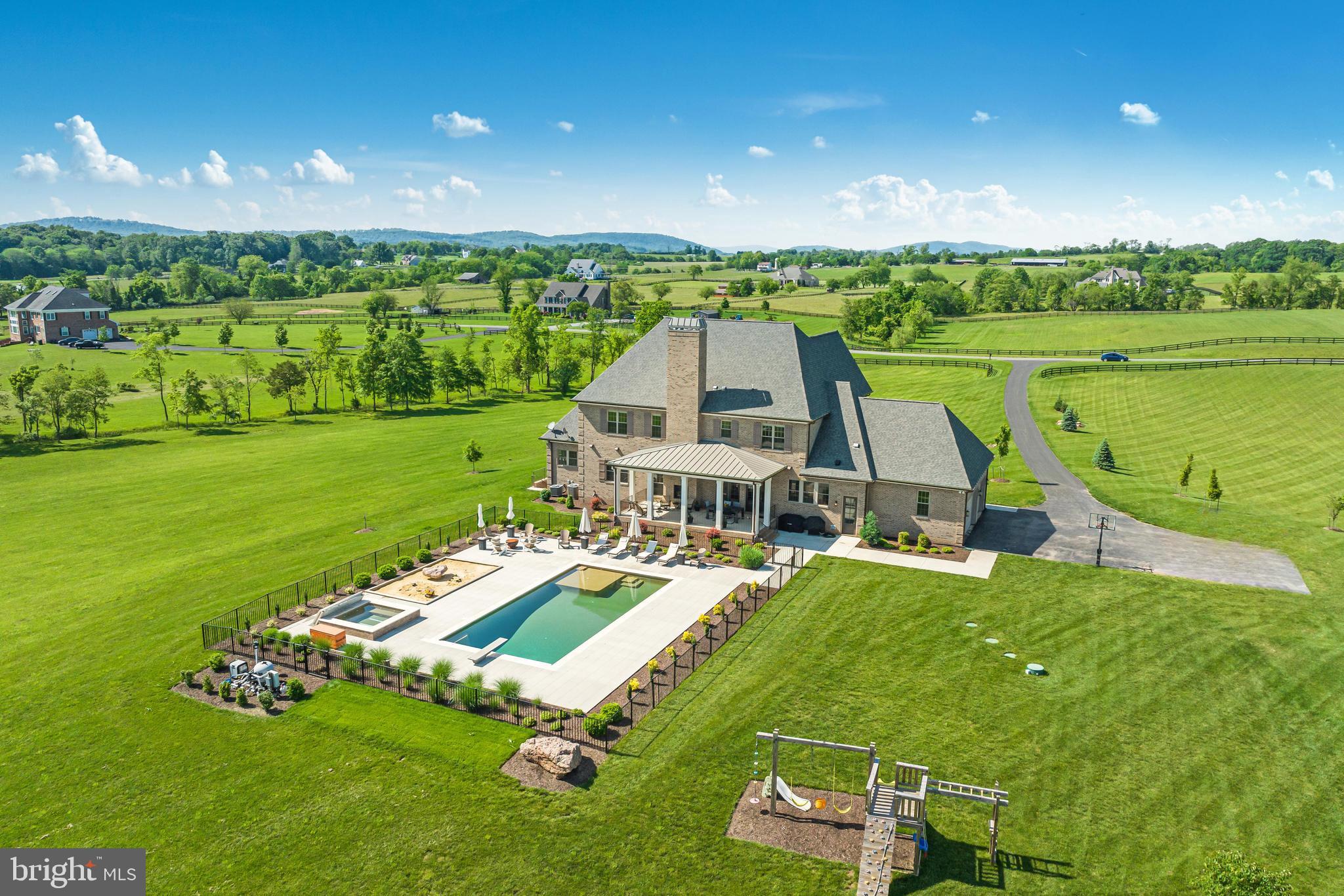 LEE'S CROSSING - Residential