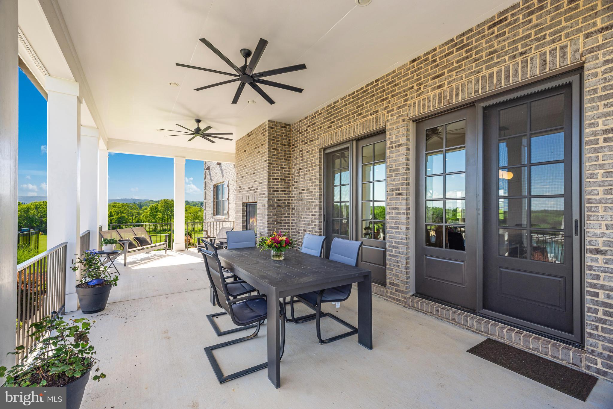 LEE'S CROSSING - Residential