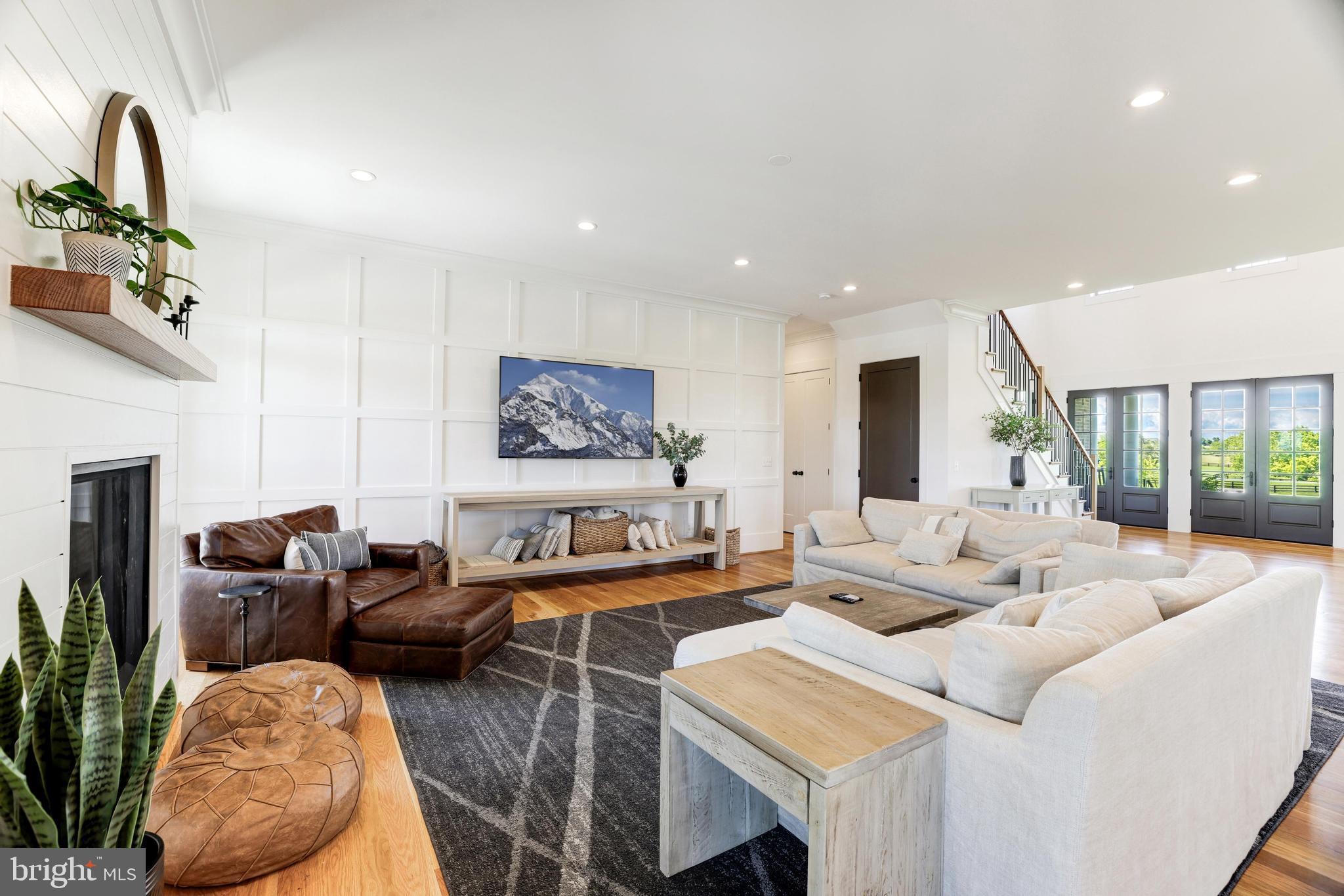 LEE'S CROSSING - Residential