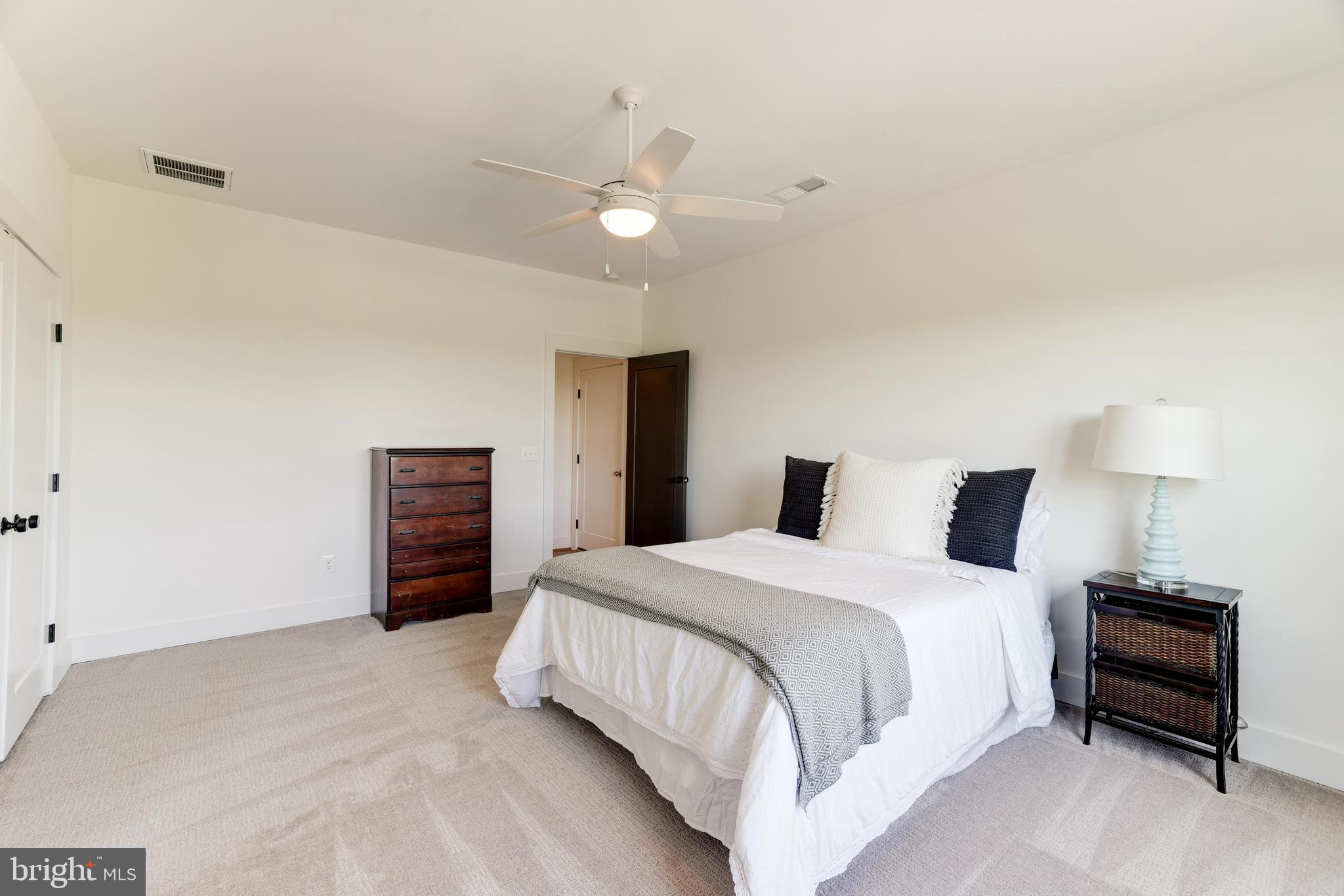 LEE'S CROSSING - Residential