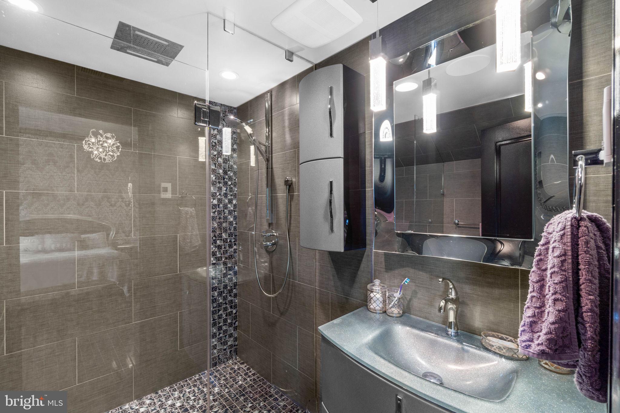 RIVER DOWNS - Residential