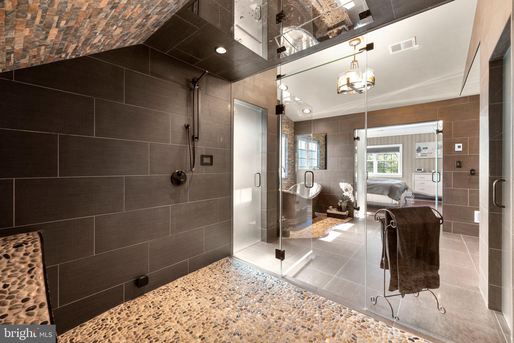 RIVER DOWNS - Residential