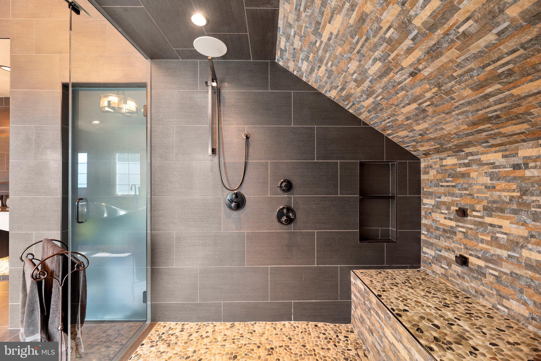 RIVER DOWNS - Residential