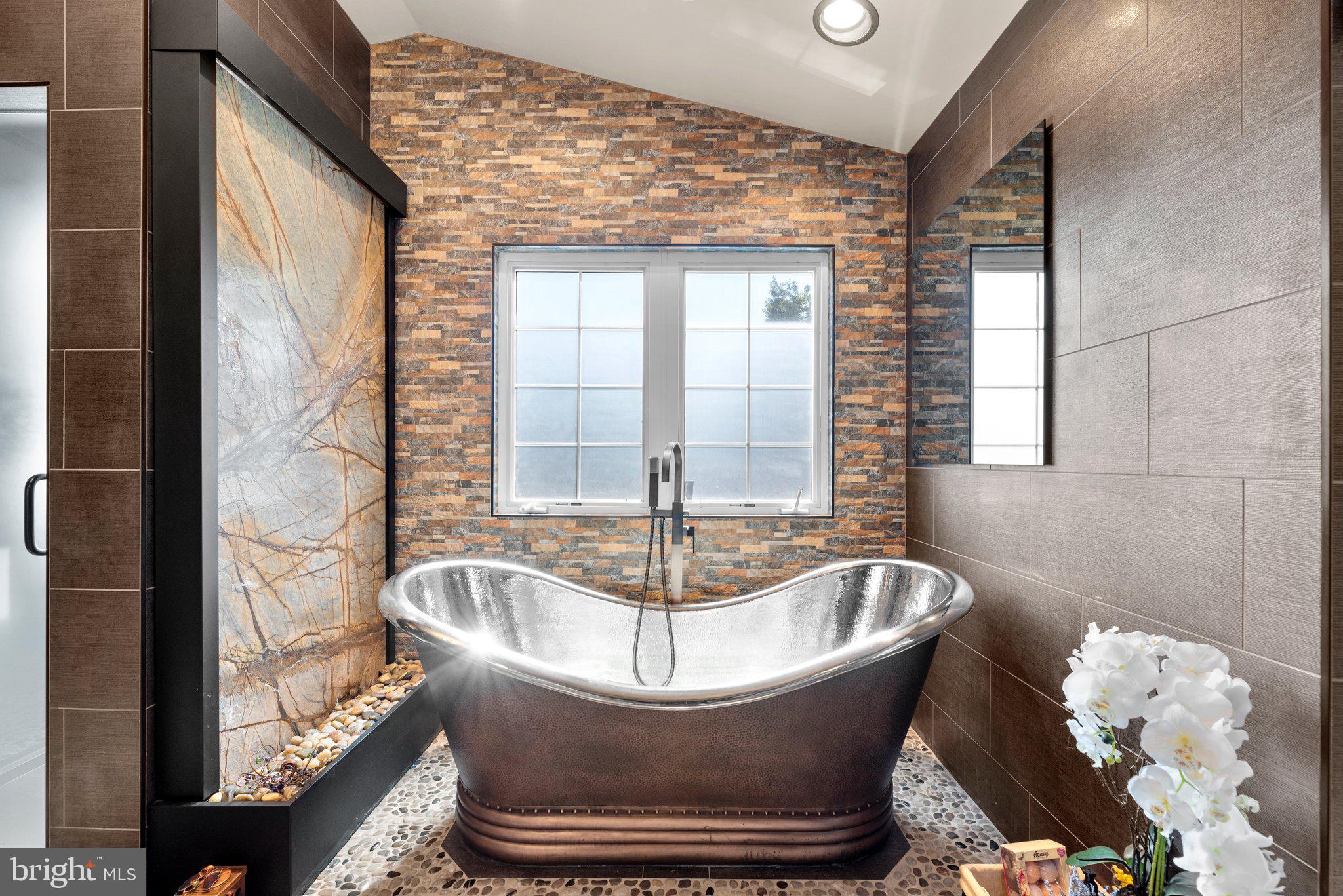 RIVER DOWNS - Residential