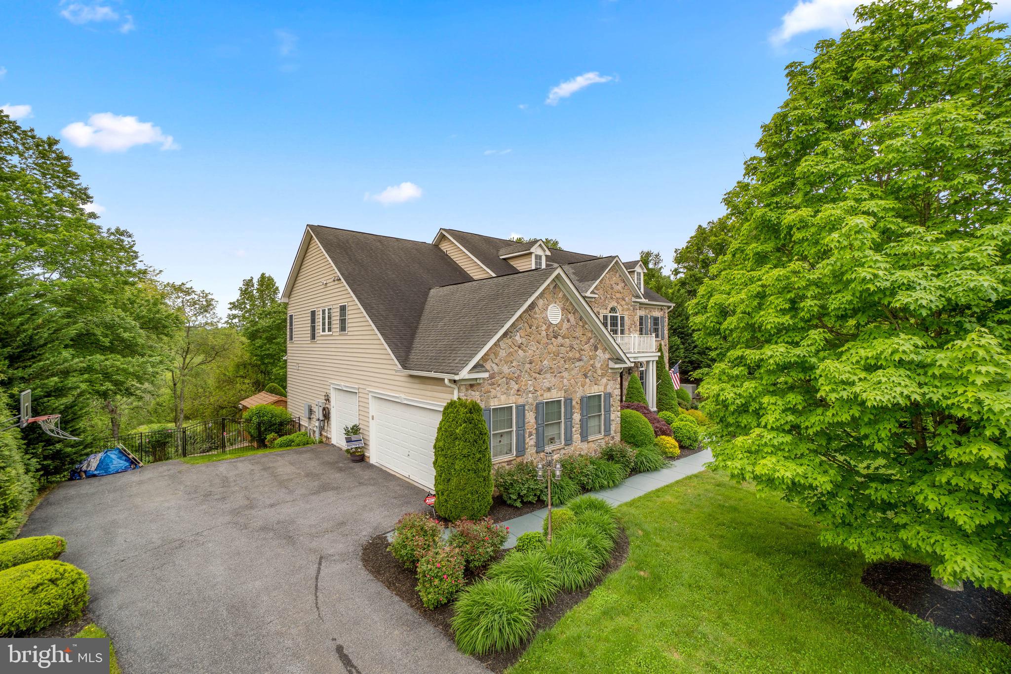 RIVER DOWNS - Residential