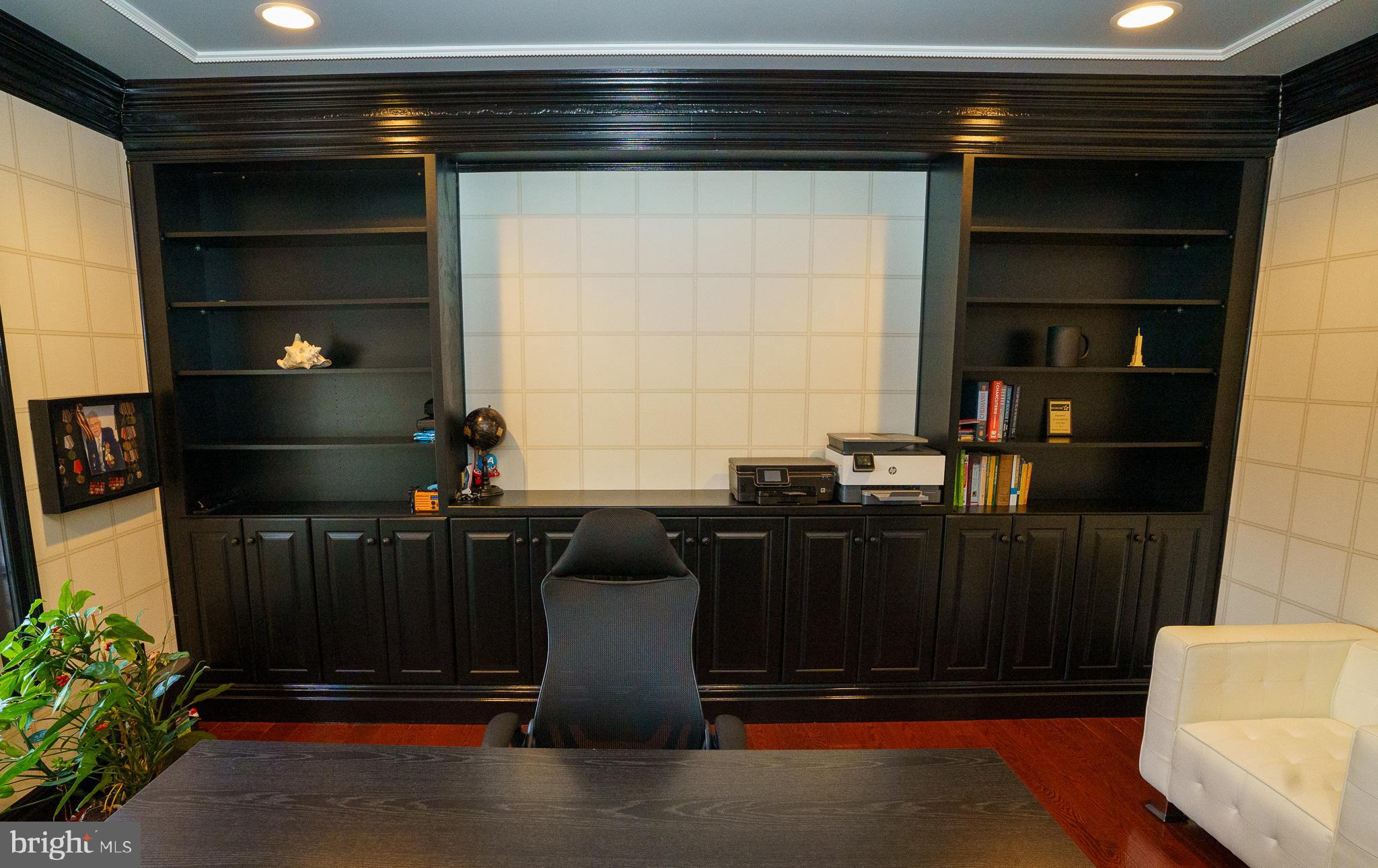 RIVER DOWNS - Residential