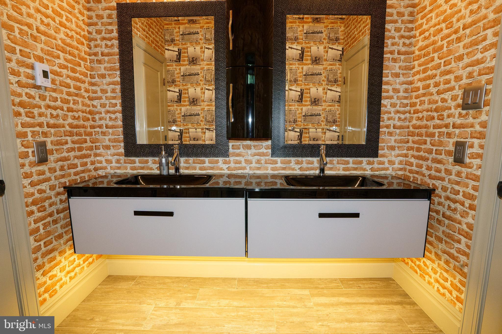 RIVER DOWNS - Residential