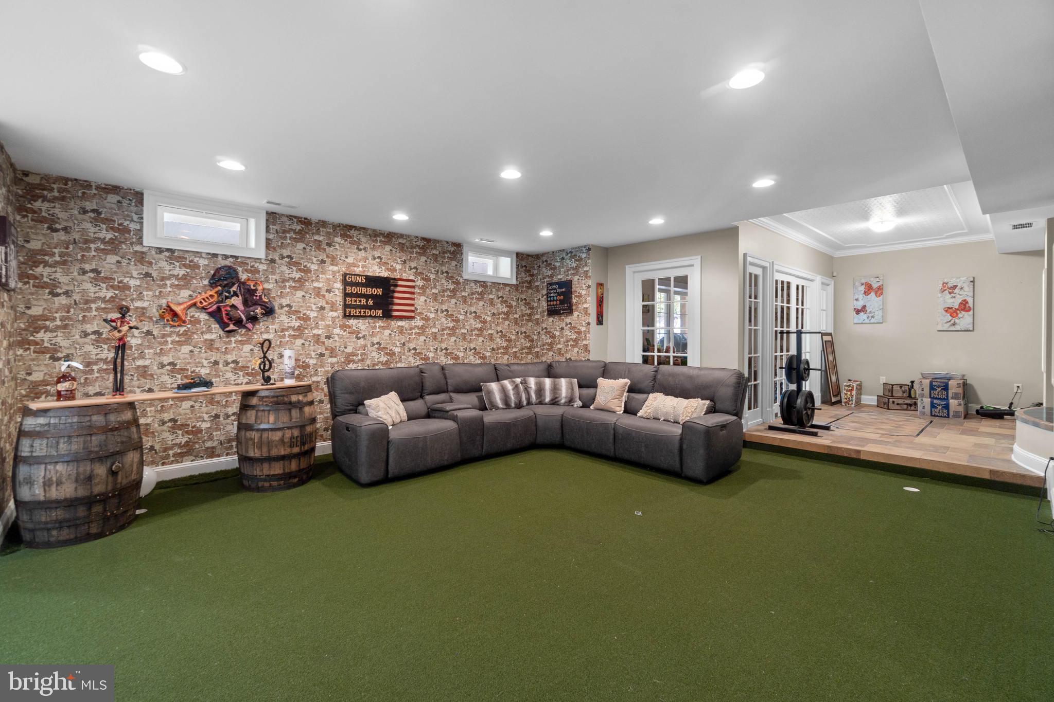 RIVER DOWNS - Residential