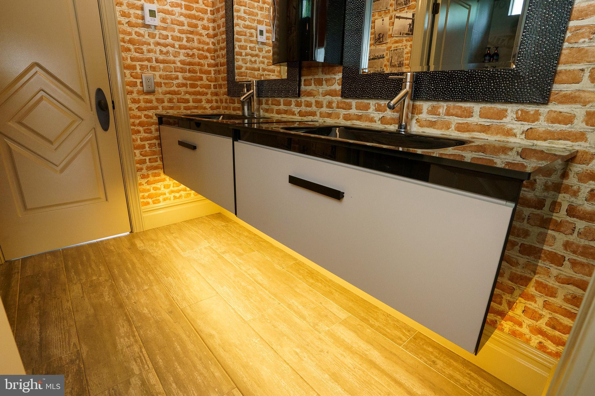 RIVER DOWNS - Residential