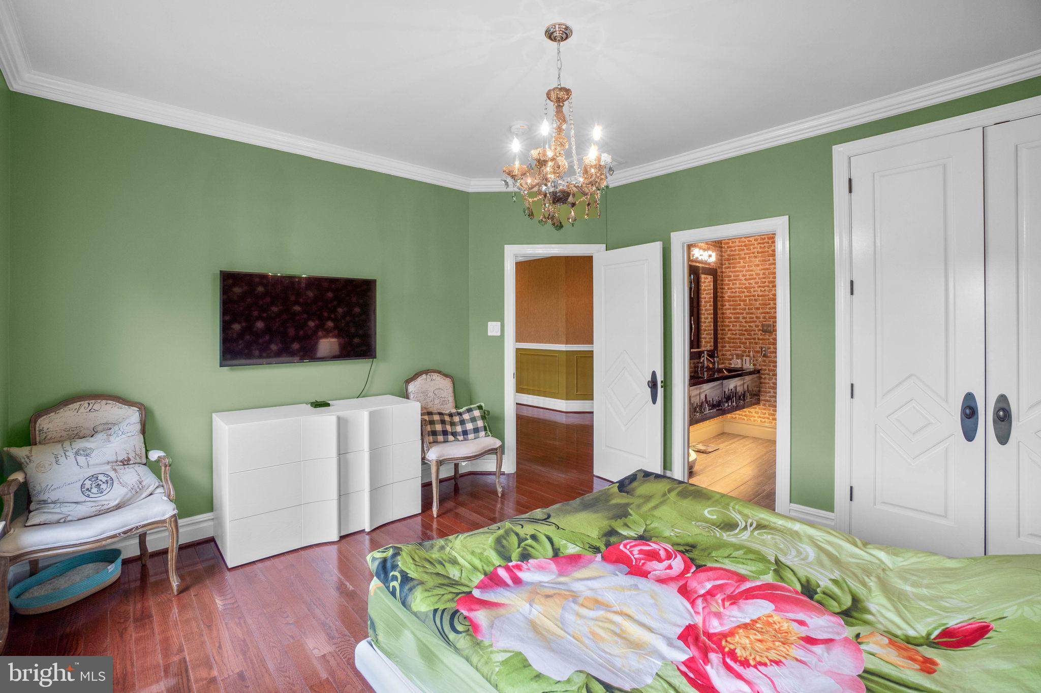 RIVER DOWNS - Residential