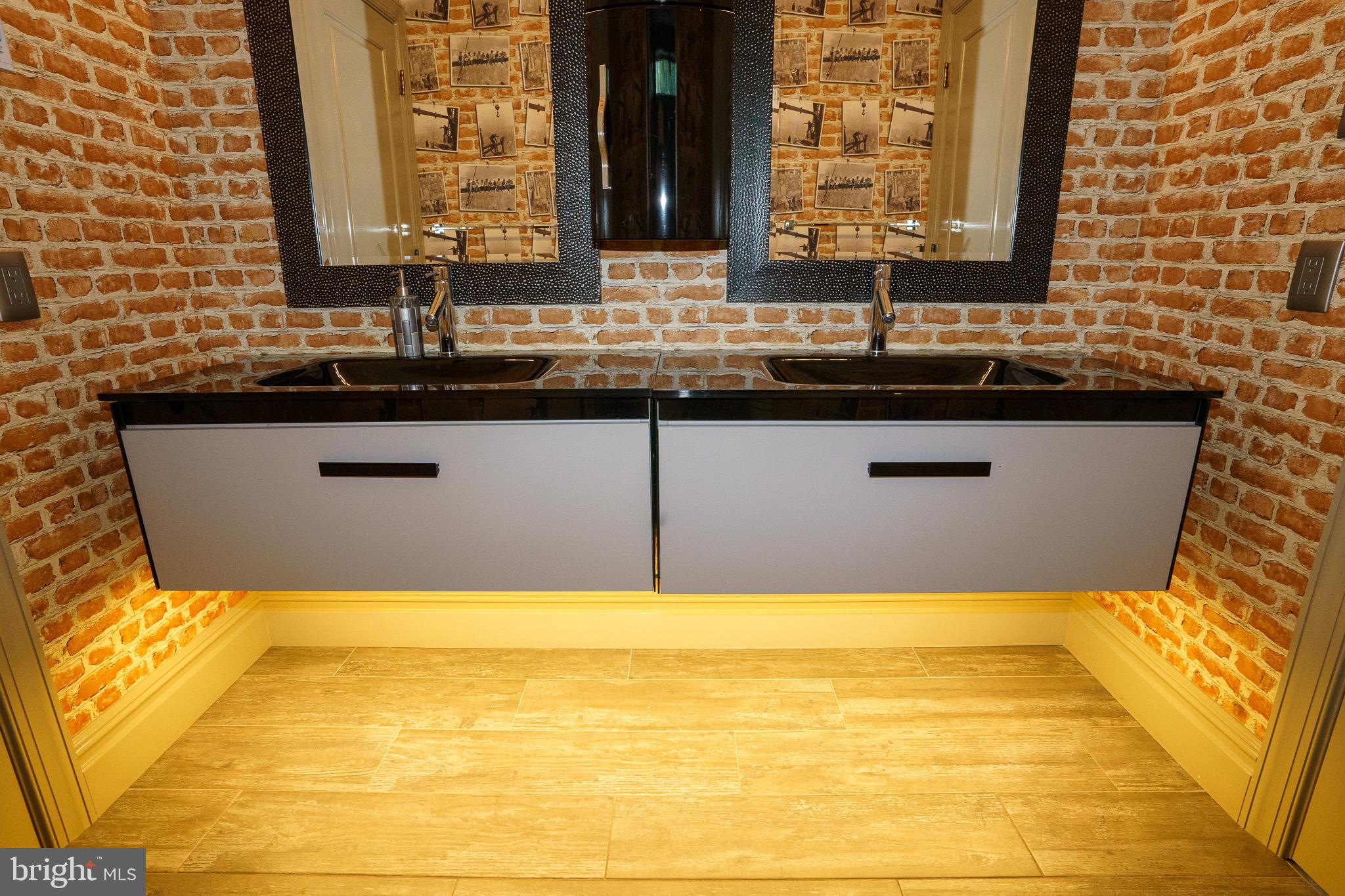 RIVER DOWNS - Residential