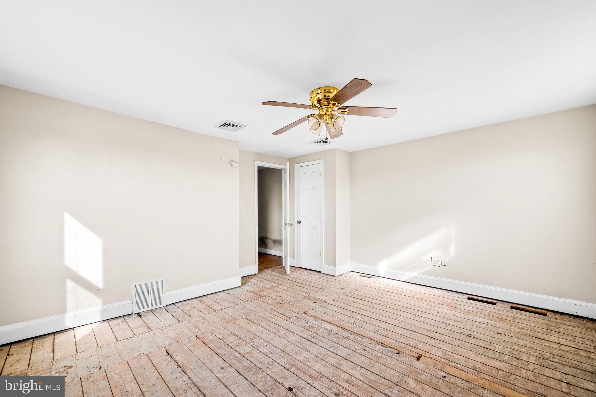 CLIFTON HEIGHTS - Residential
