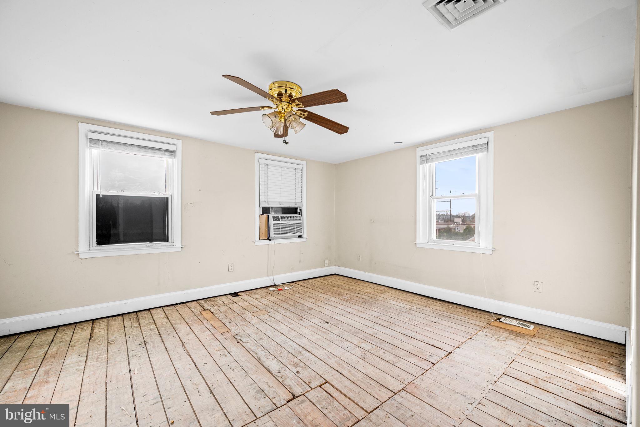 CLIFTON HEIGHTS - Residential